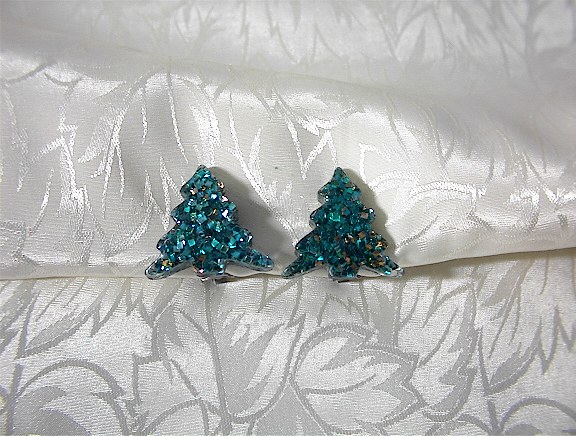Sparky Green Plastic Lucite Christmas TreeClip Earrings