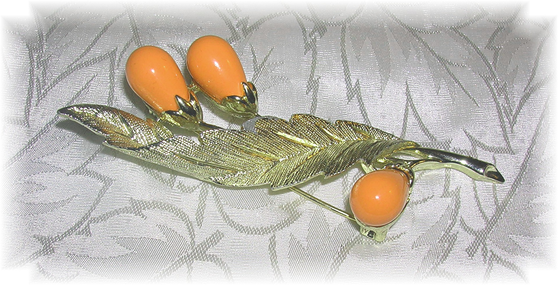 Sarah Coventry Pin Brooch