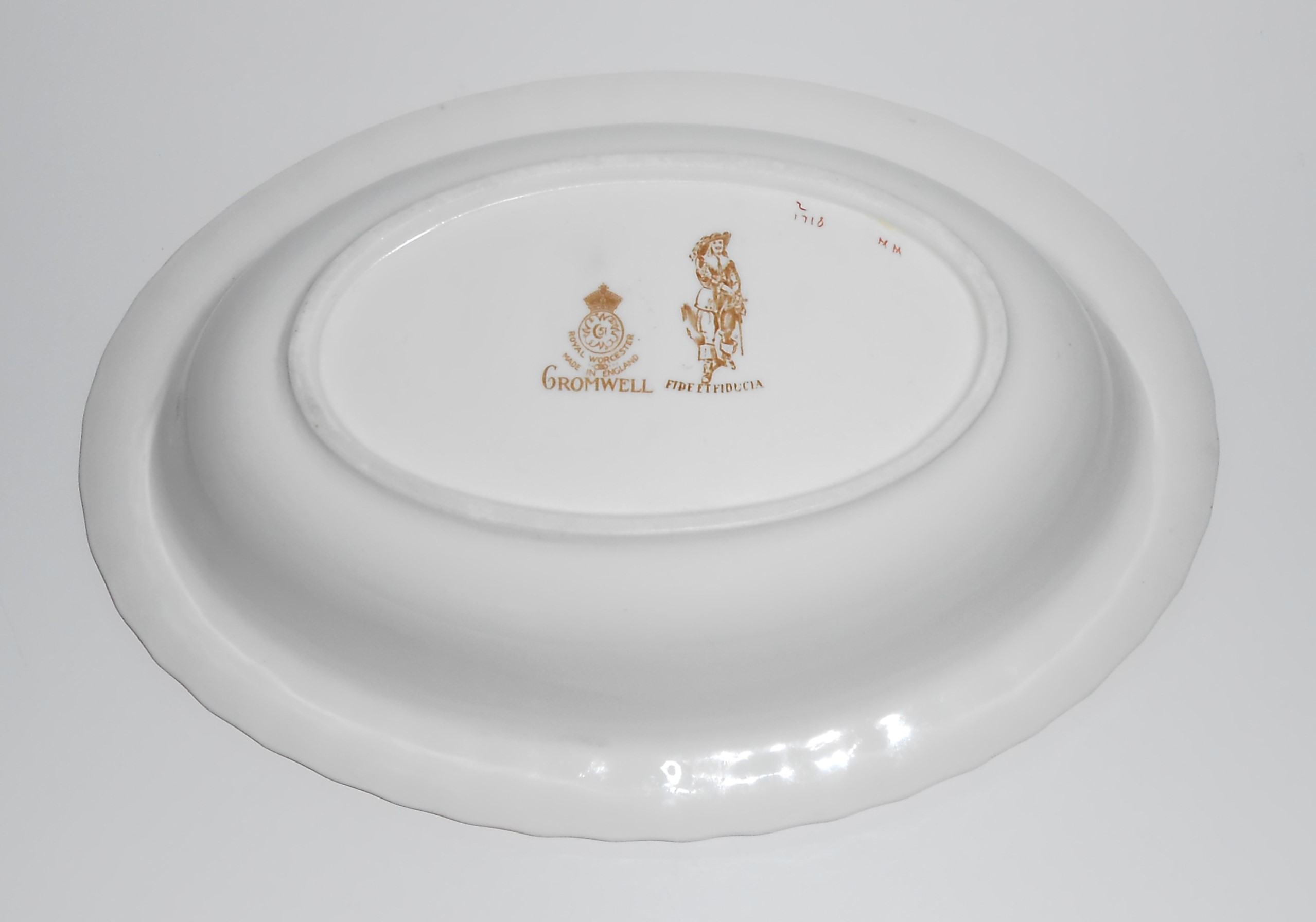 VINTAGE Royal Worcester Cromwell W/Gold Oval Vegetable