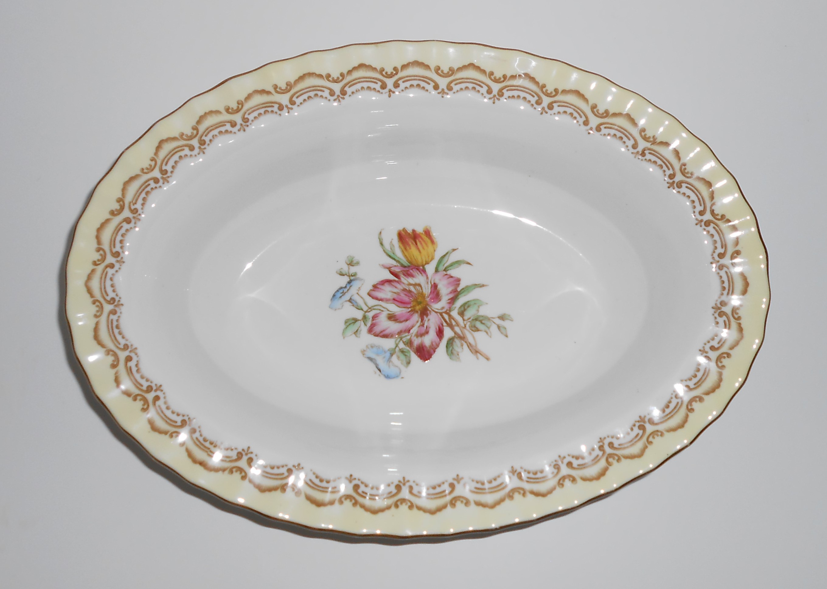 VINTAGE Royal Worcester Cromwell W/Gold Oval Vegetable