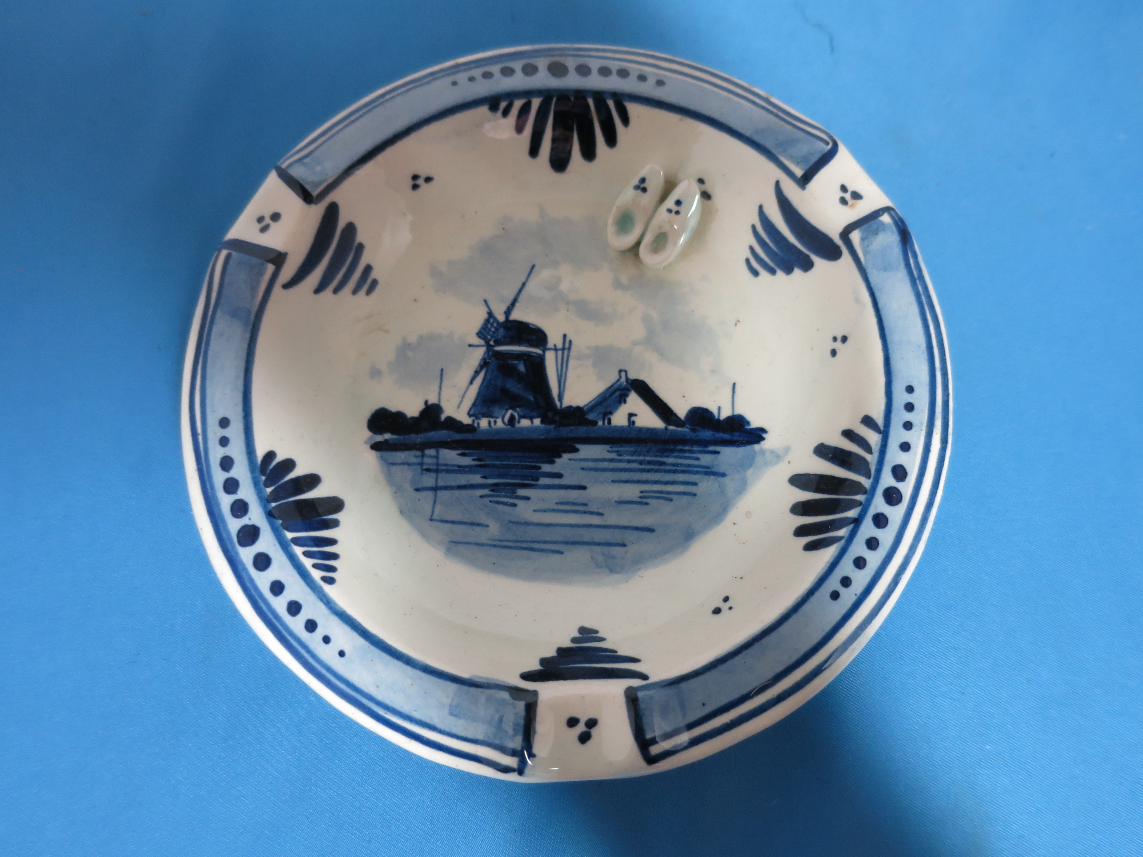 Delfts Holland Ashtray with dutch shoes