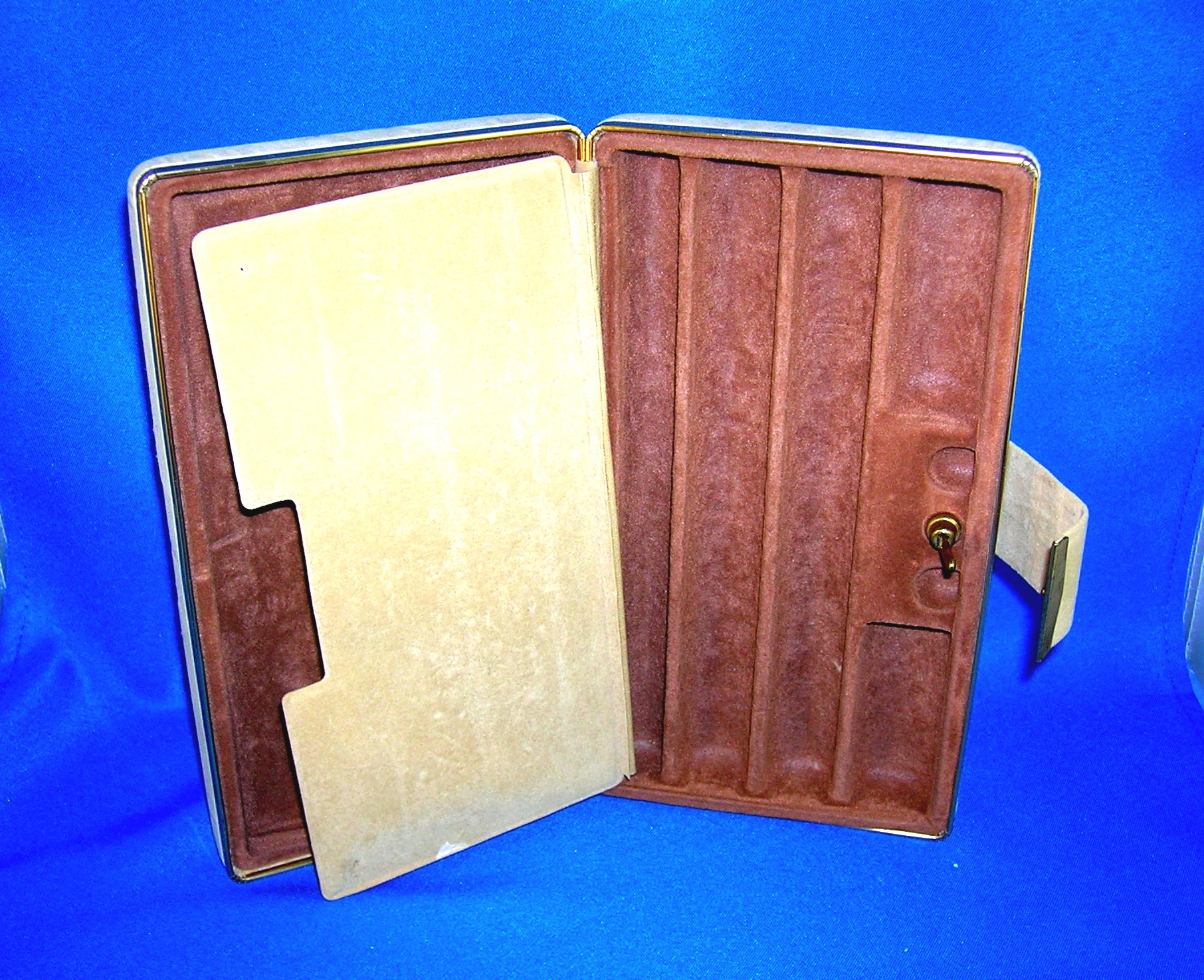 Cream Velvet  Jewel  Box.