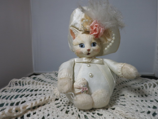 Artisan Flair Cat Shelf Sitter Pin Cushion 6.5 inches tall