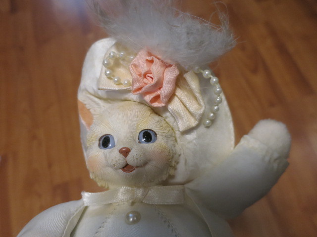 Artisan Flair Cat Shelf Sitter Pin Cushion 6.5 inches tall