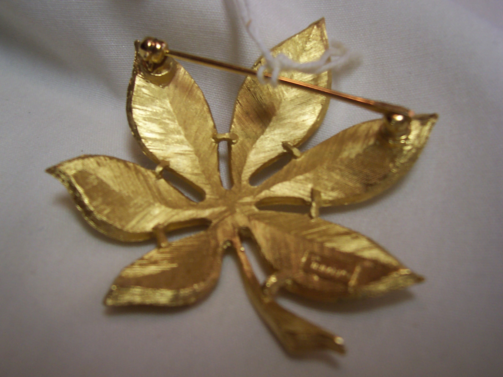 Vintage Trifari Gold Maple Leaf Pin