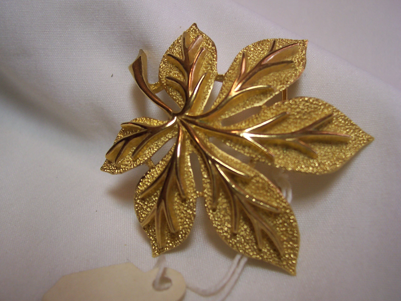 Vintage Trifari Gold Maple Leaf Pin