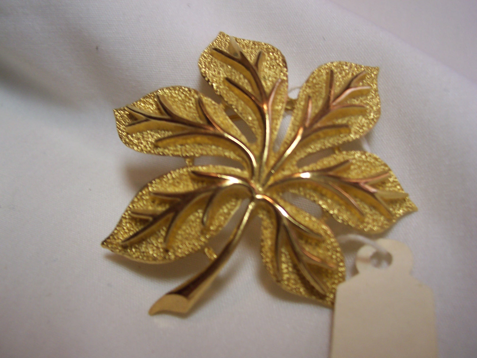 Vintage Trifari Gold Maple Leaf Pin