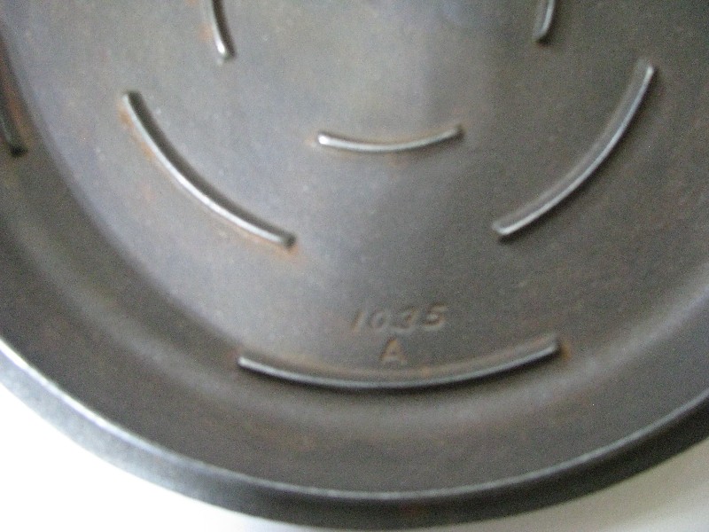 Vintage Wagner Ware No. 8 Cast Iron Dutch Oven Lid 1035 A