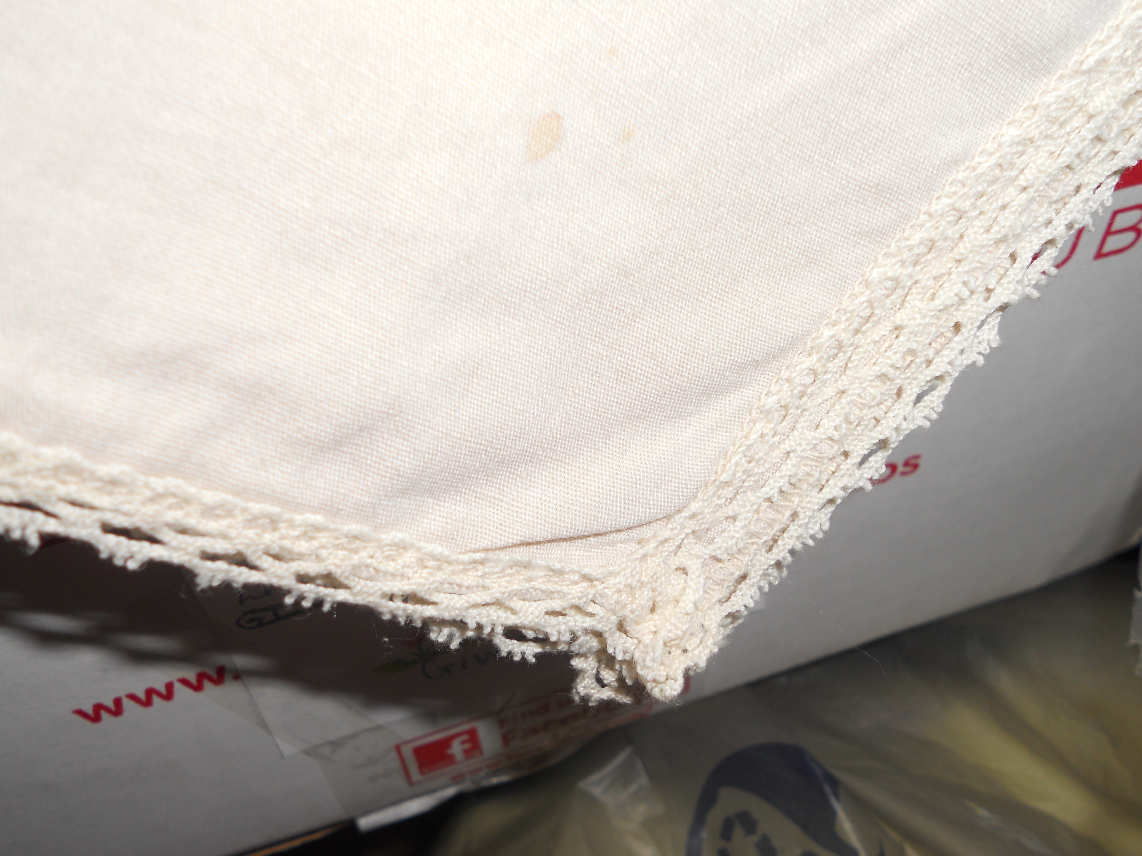 Table Cover W/ 4 Napkins