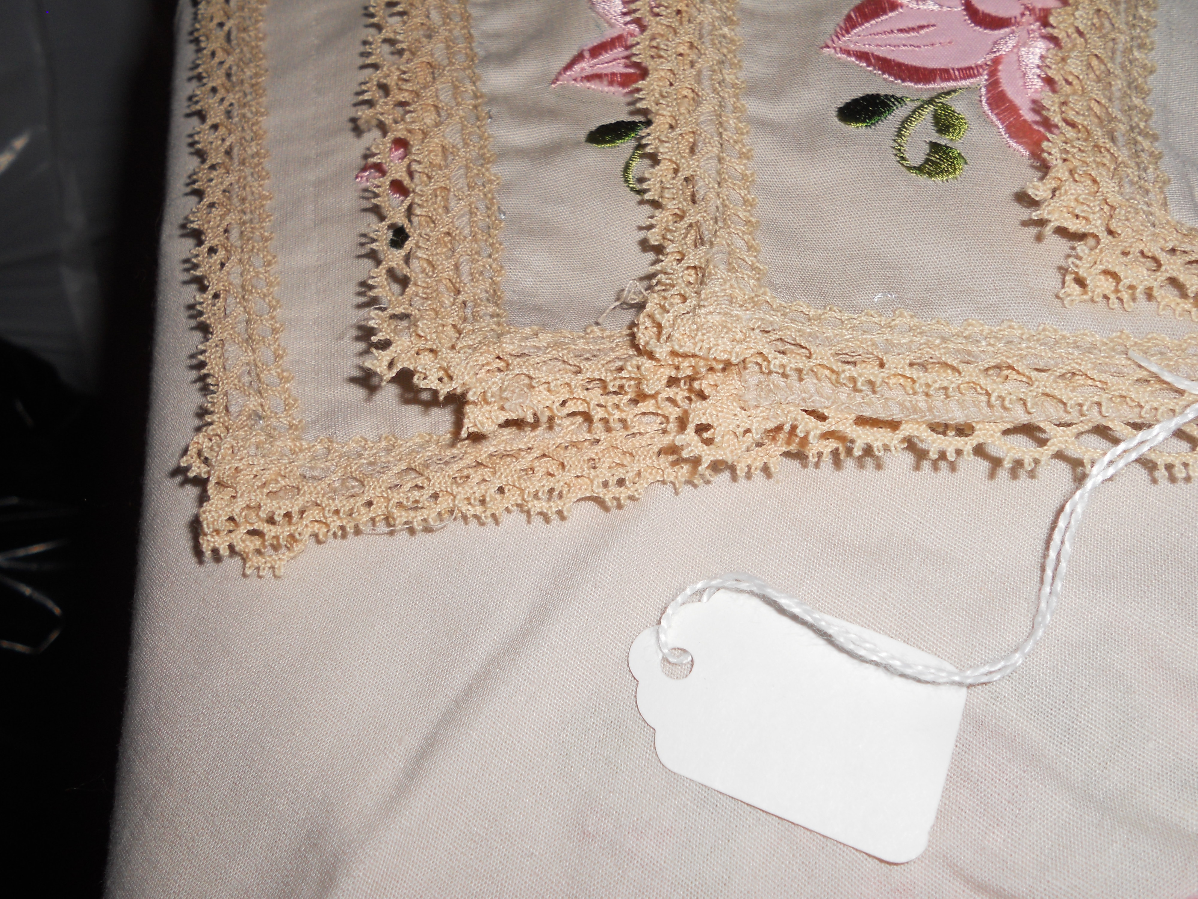 Table Cover W/ 4 Napkins