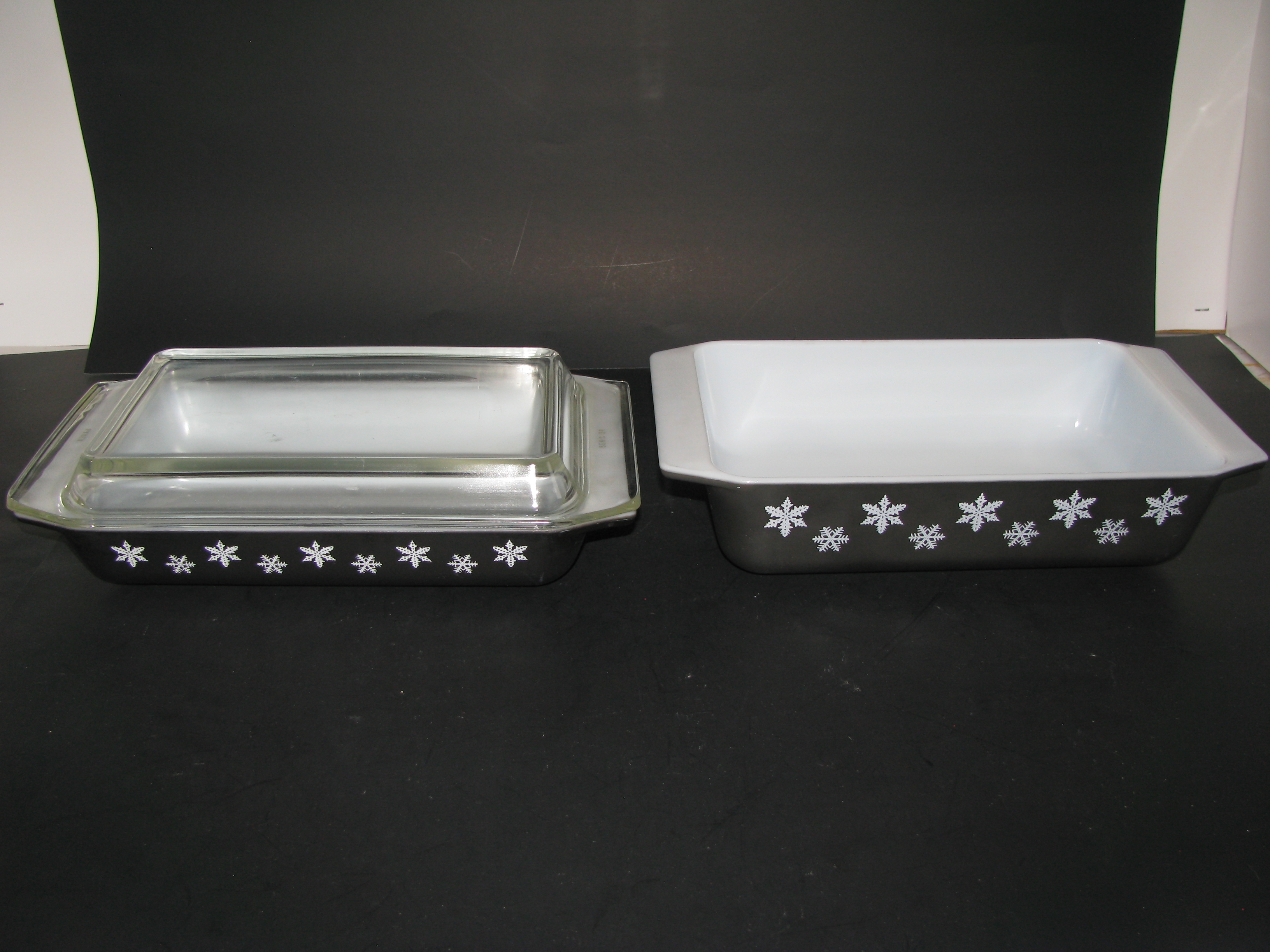 Vintage Pyrex Black Snowflake 548-B,575-B Casserole