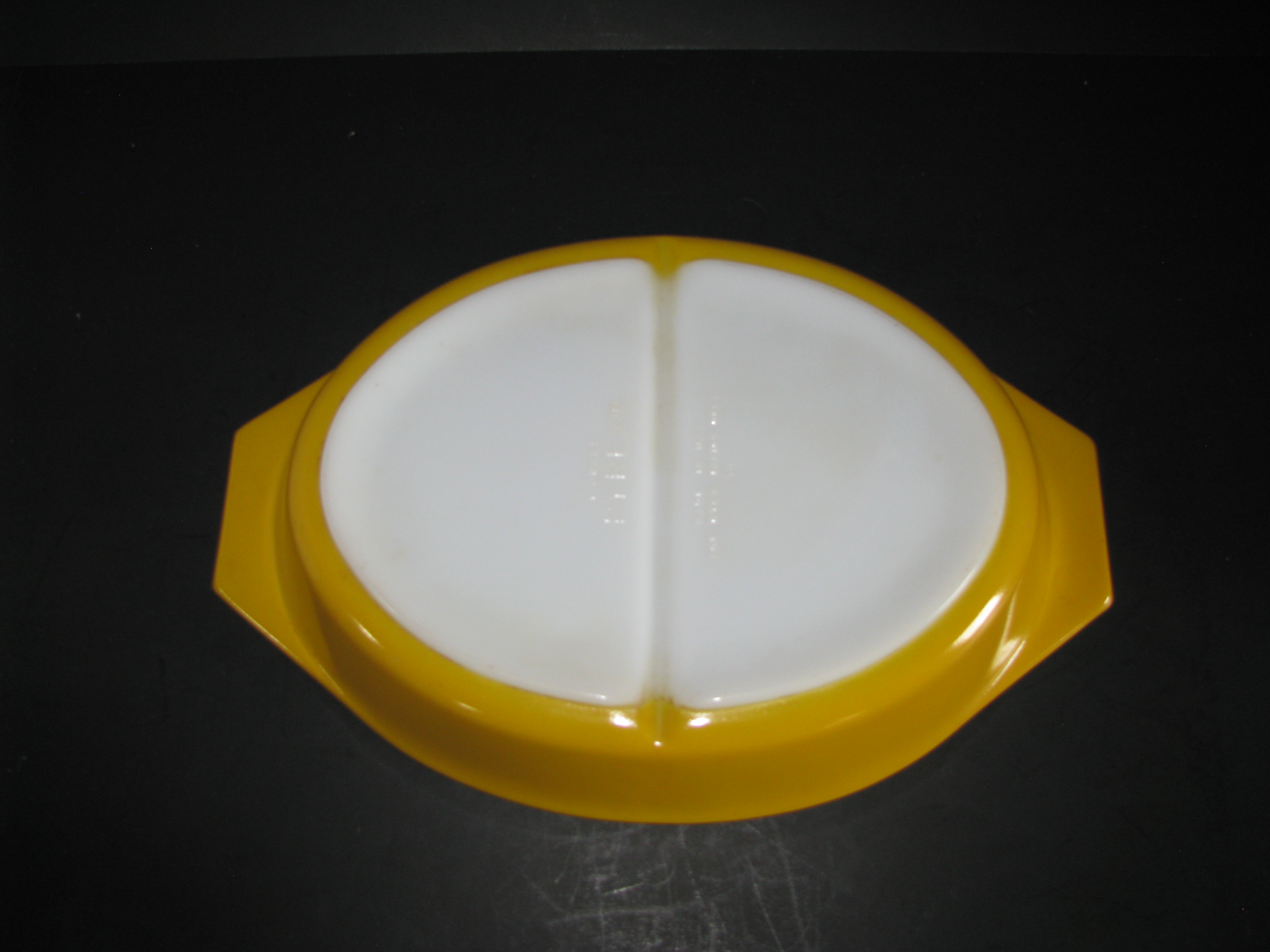 Vintage Pyrex Yellow Daisy 1qt Divided Dish