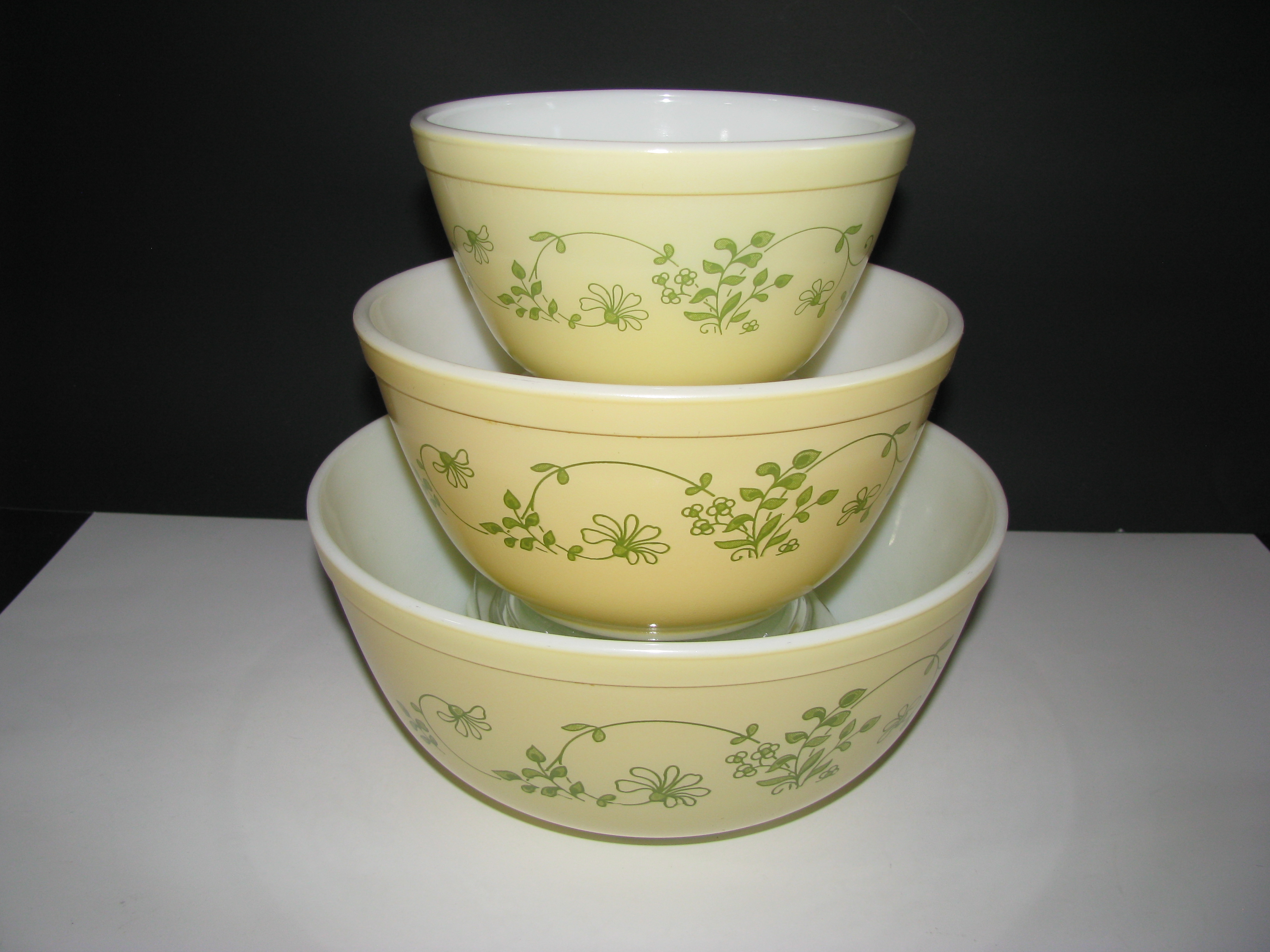 Vintage Pyrex Shenandoah 401,402,403 Nesting Bowl