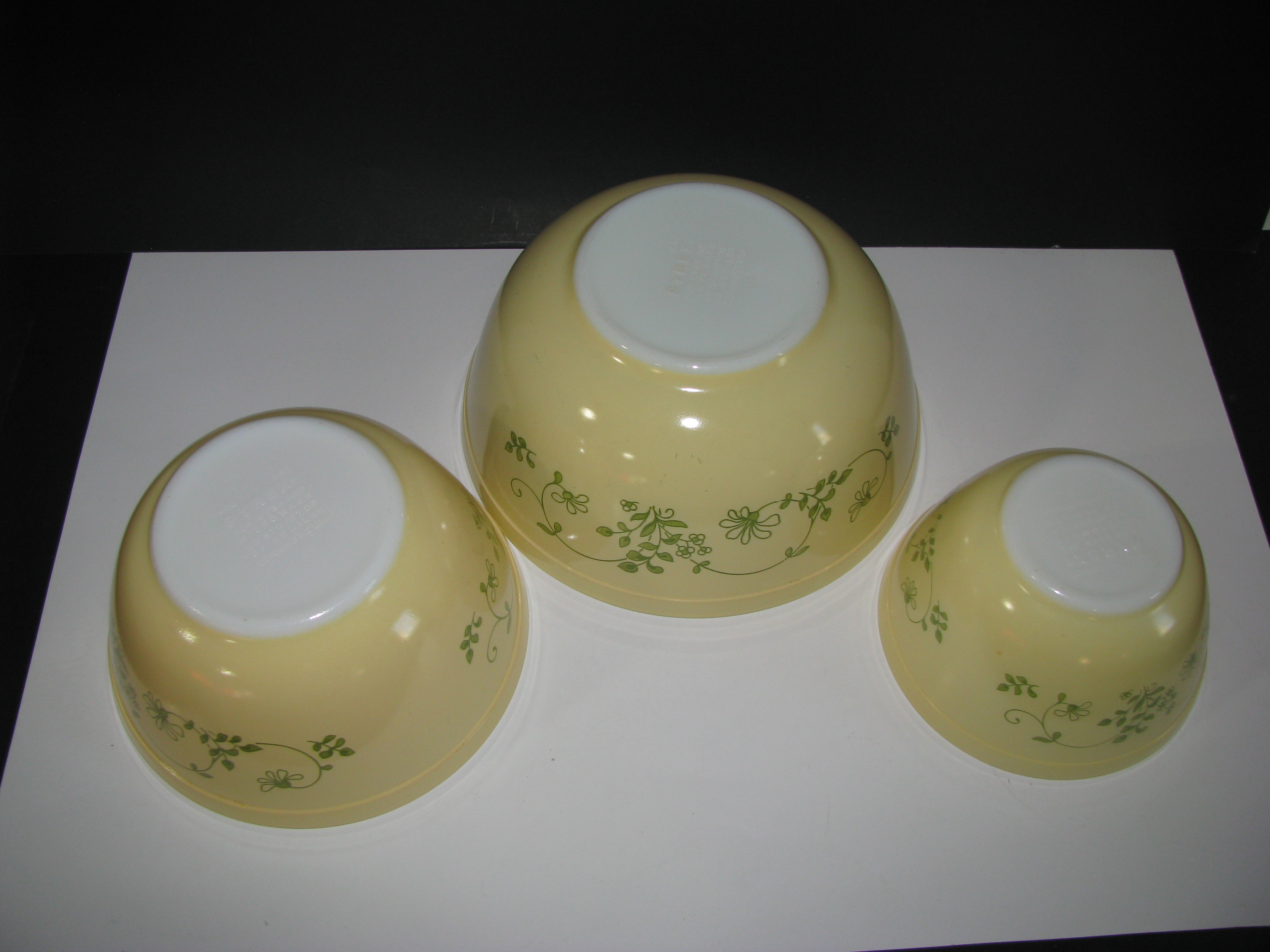 Vintage Pyrex Shenandoah 401,402,403 Nesting Bowl