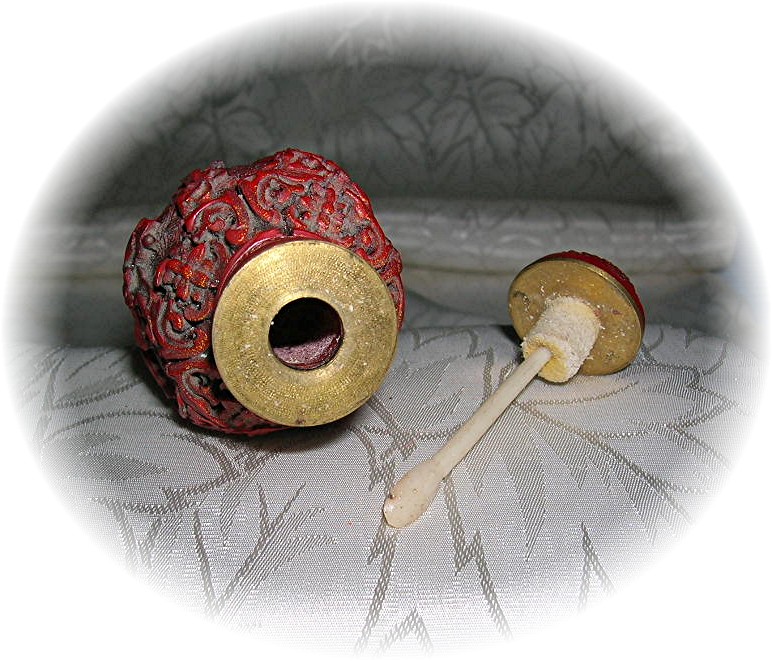 Cinnabar Chinese Snuff Bottle