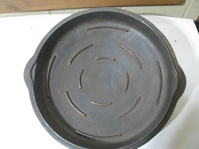 Vintage Wagner Ware No. 8 Cast Iron Dutch Oven Lid 1035 A