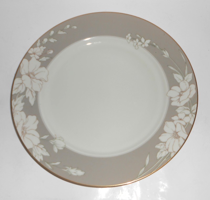 Mikasa China Grande Ivory Gray Finesse w/Gold Dinner Plate