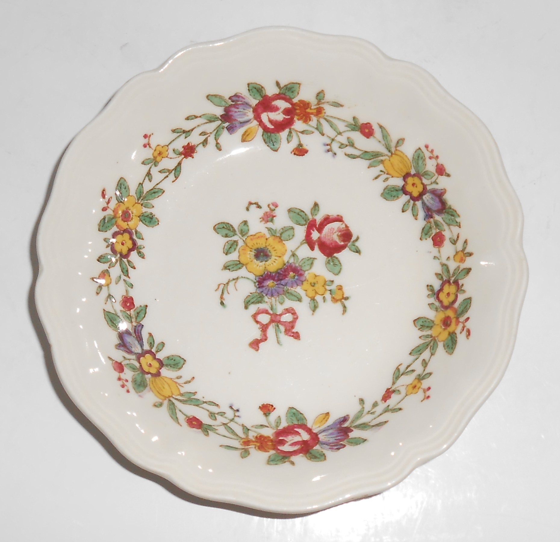 Royal Doulton China Leighton Fruit Bowl! MINT