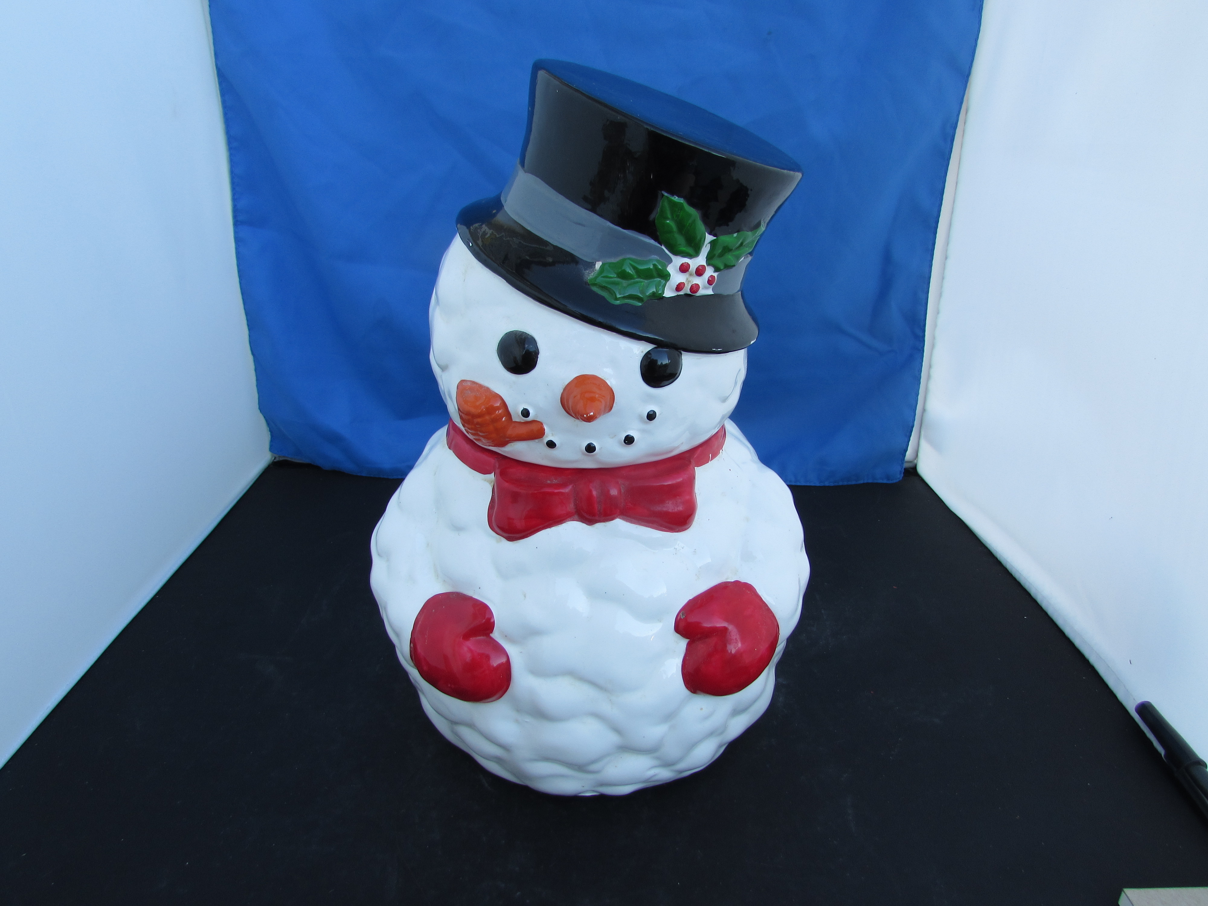 Snowman Cookie Jar made in Taiwan Red Mittens