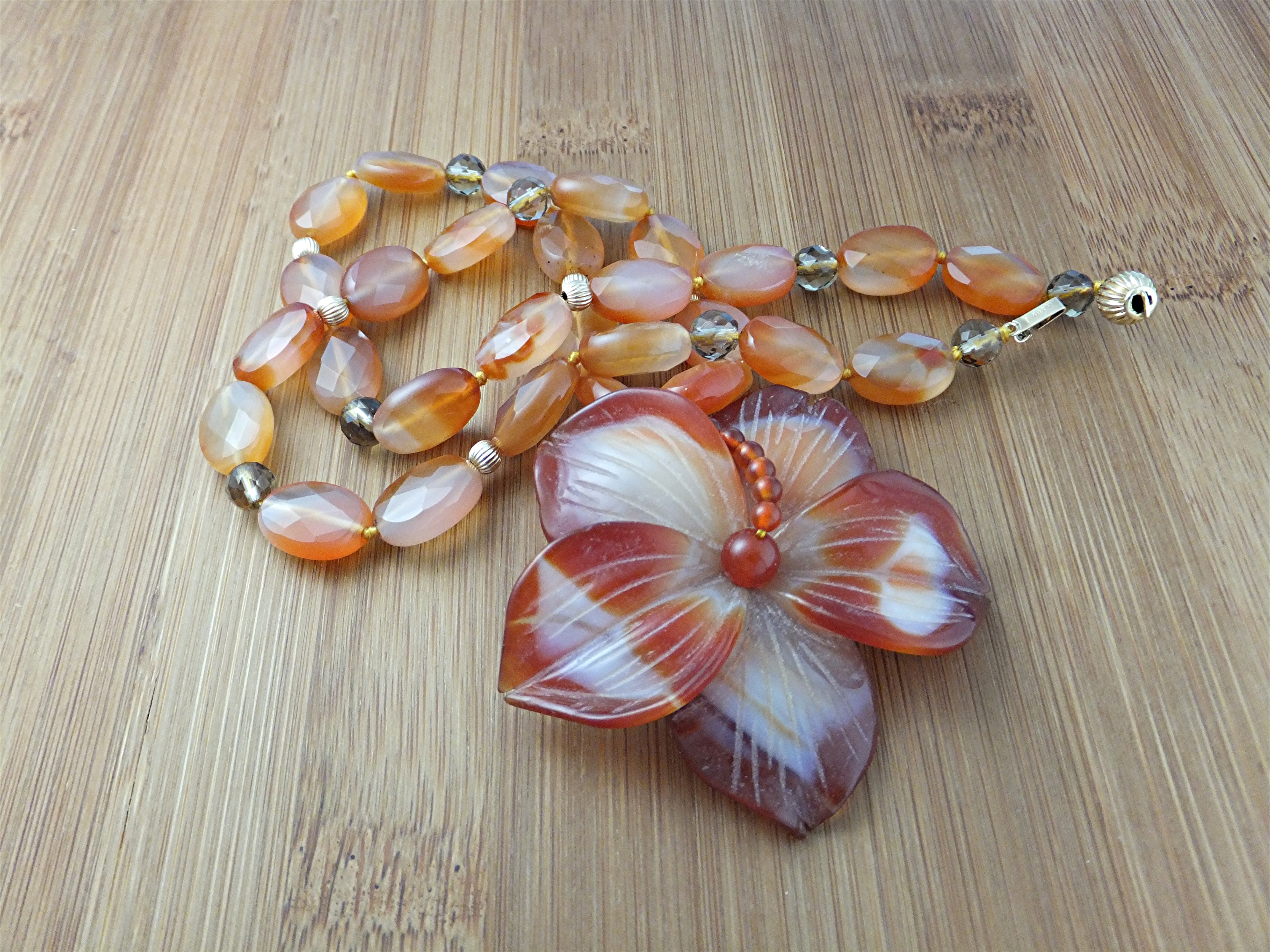 Necklace 14K Carnelian Crystal Beads Flower Pendant
