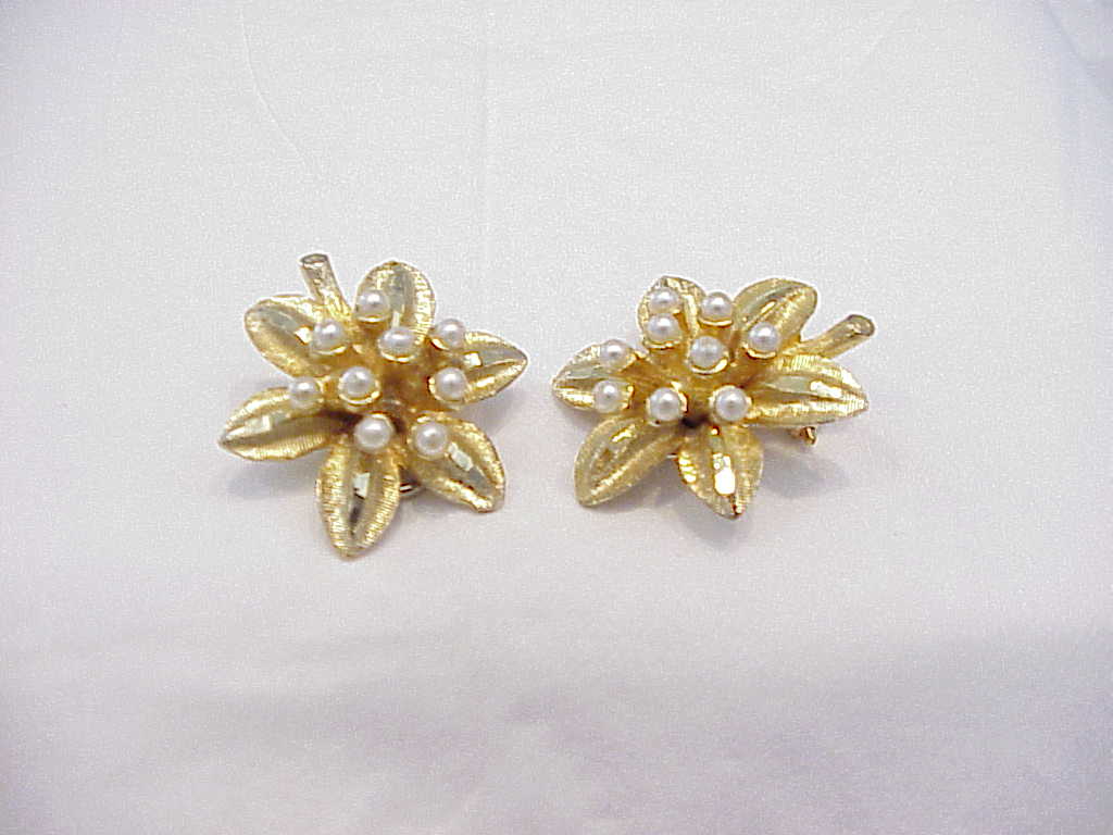 Vintage Gold Tone And Faux Seed Pearl Flower Clip Earrings Signed Bsk