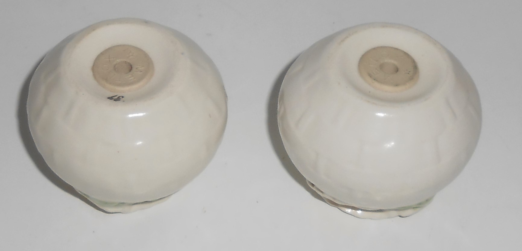 Metlox Pottery Poppy Trail Sculptured Daisy Salt & Pepp