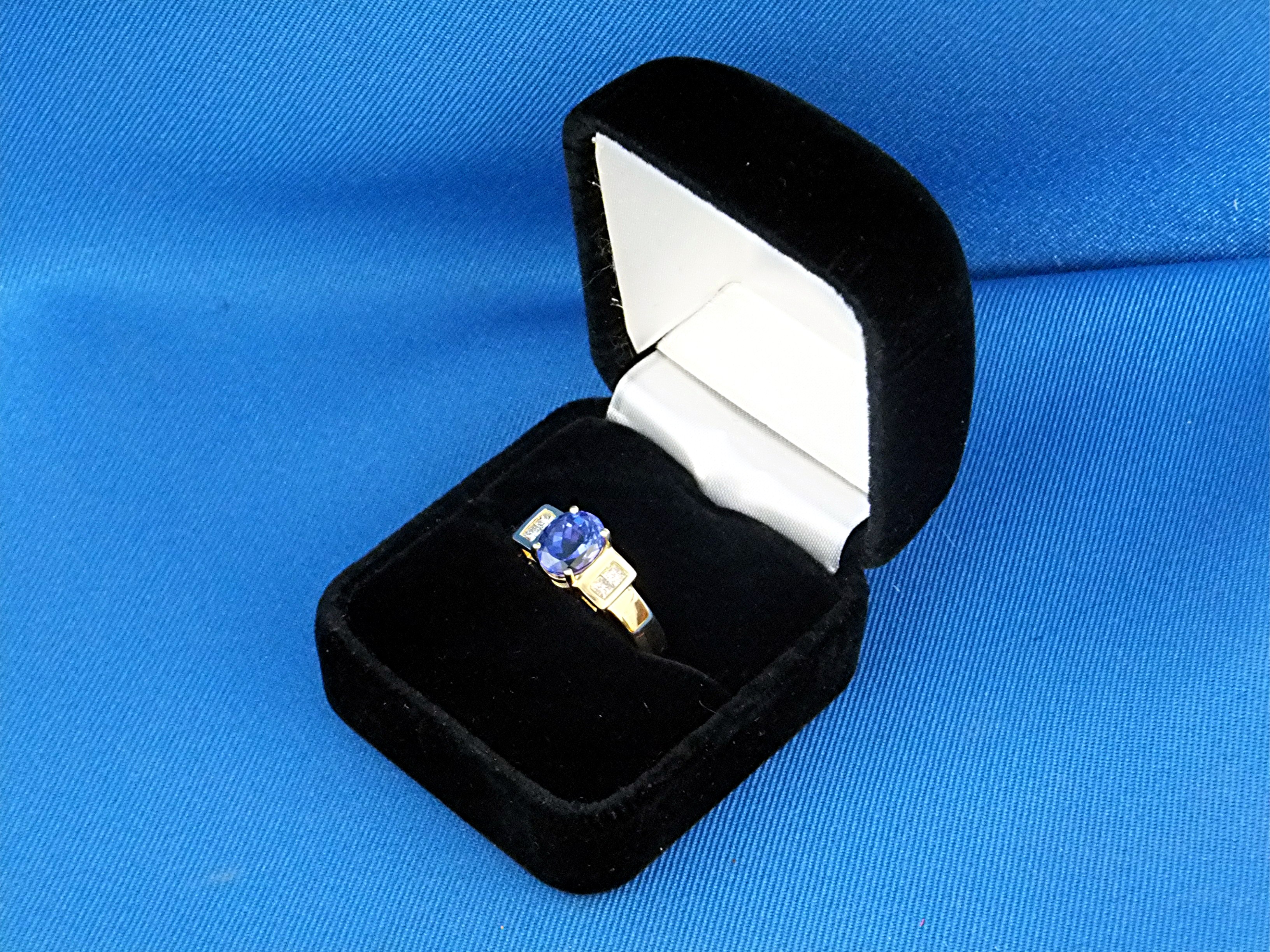 Ring 18K Gold Diamond Tanzanite Signed ILIANA