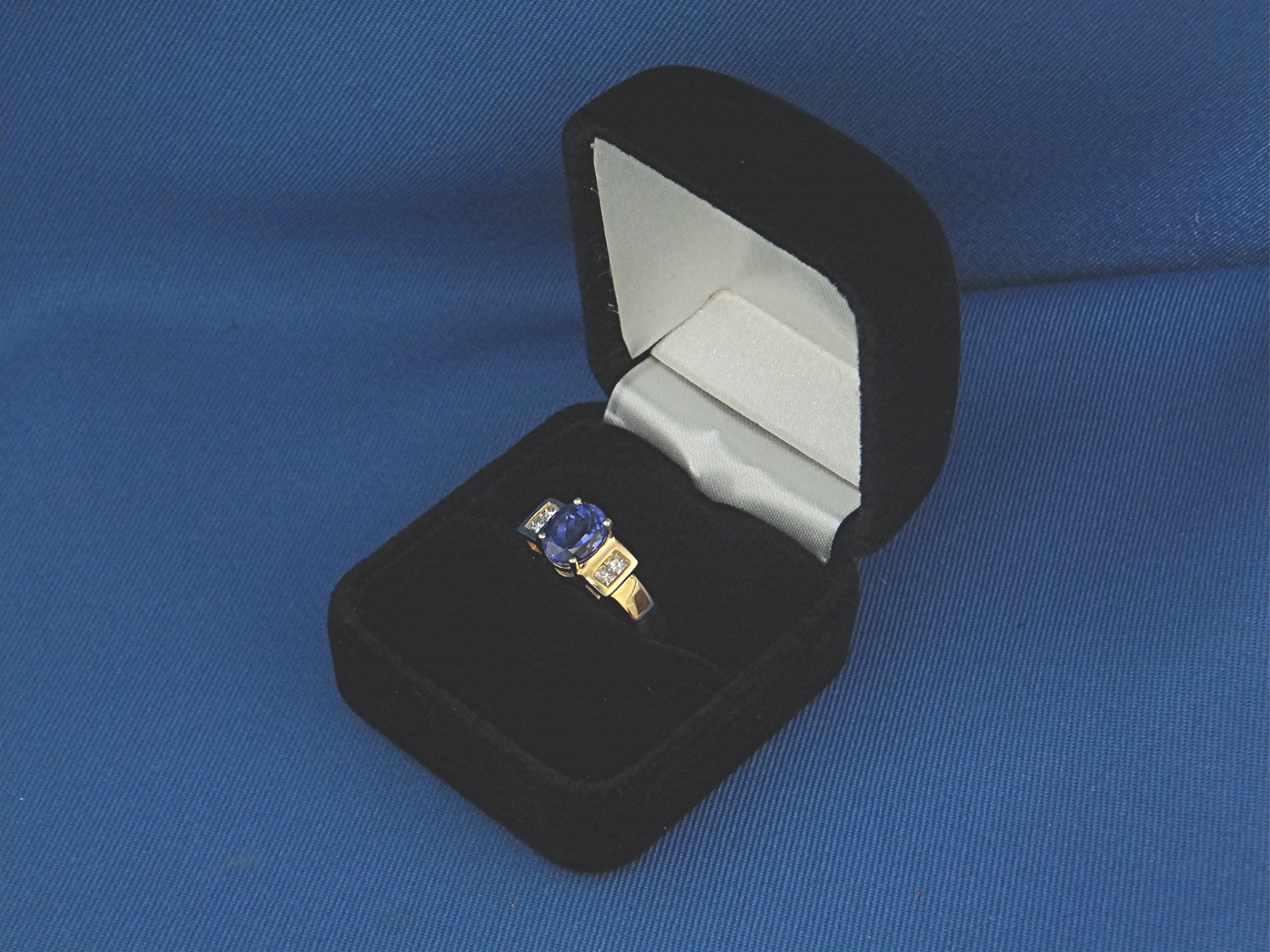 Ring 18K Gold Diamond Tanzanite Signed ILIANA