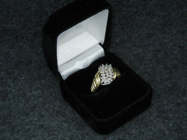 Diamond 10K Gold Cluster Ring Approx 3/4 Ct