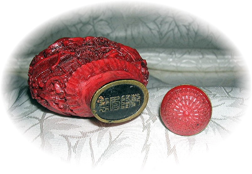 Cinnabar Chinese Snuff Bottle 70s