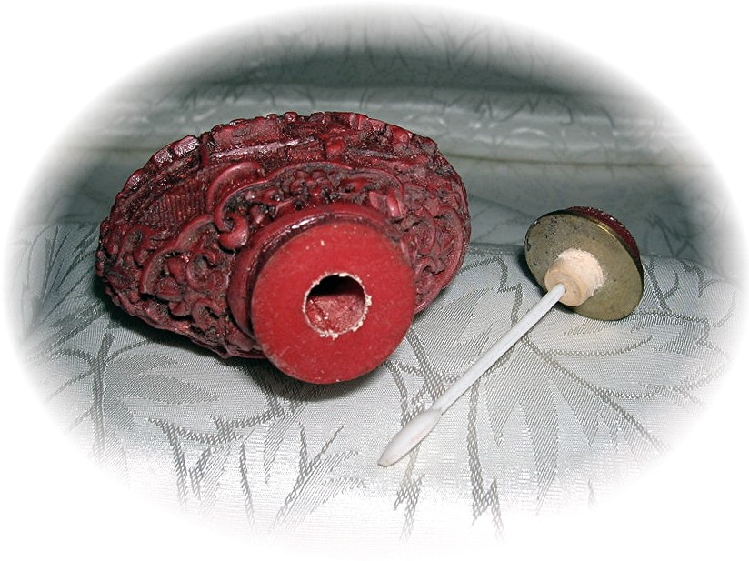 Cinnabar Chinese Snuff Bottle 70s