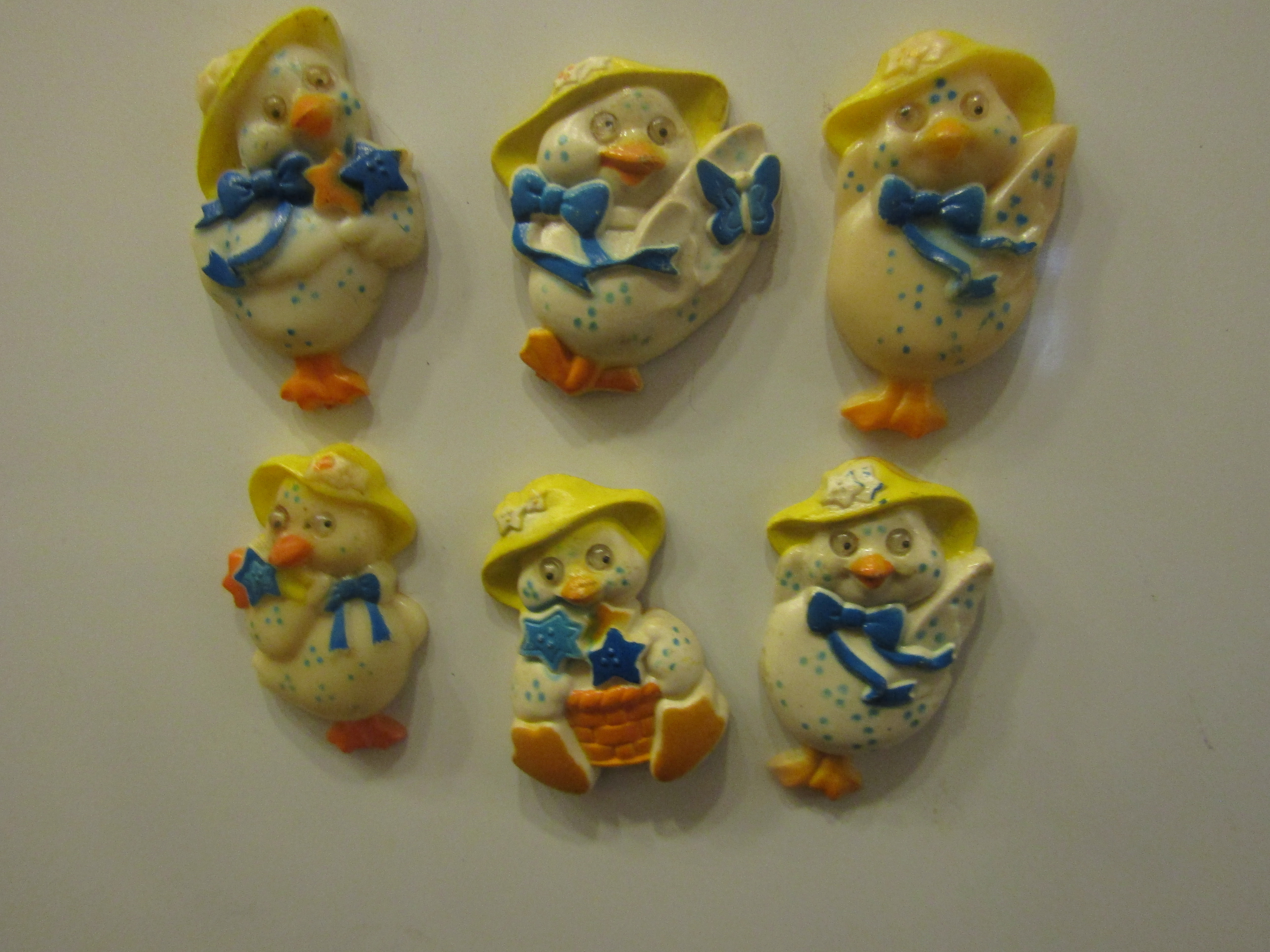 Collectable Plastic Wiggly Eye Chicks Magnet Set