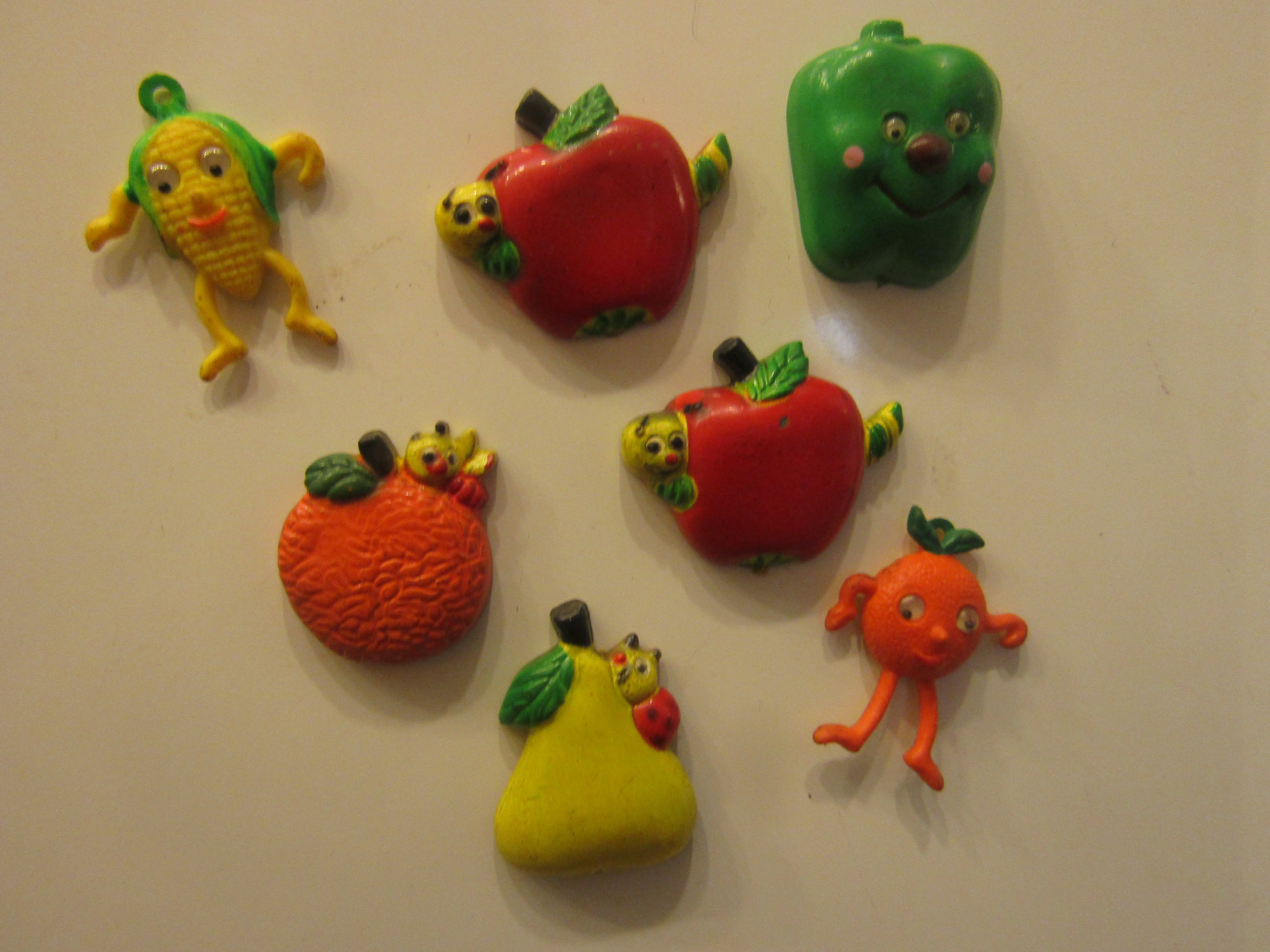 Collectable Plastic Wiggly Eye Veg & Fruit Magnet Set