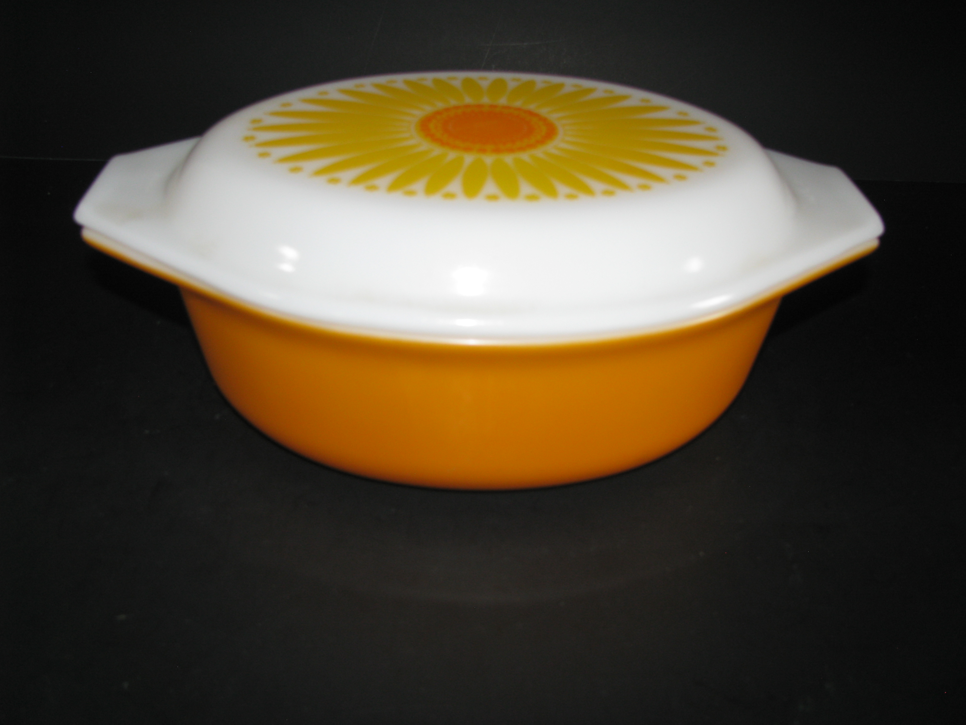 Vintage Pyrex Orange Daisy 043 1.5qt Casserole Dish