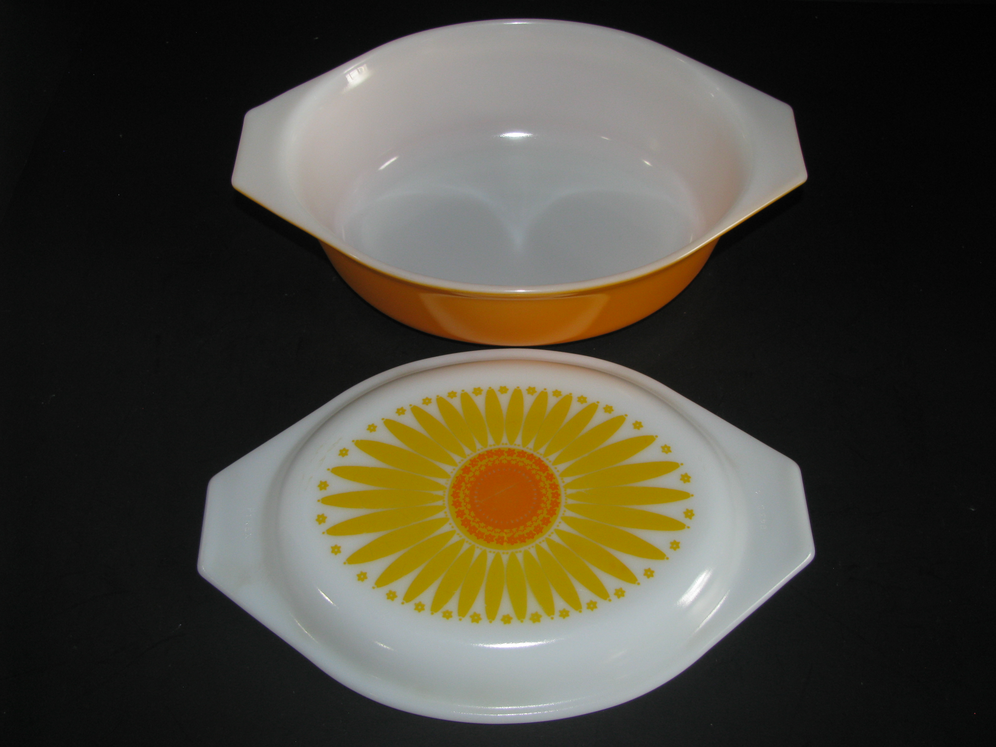 Vintage Pyrex Orange Daisy 043 1.5qt Casserole Dish