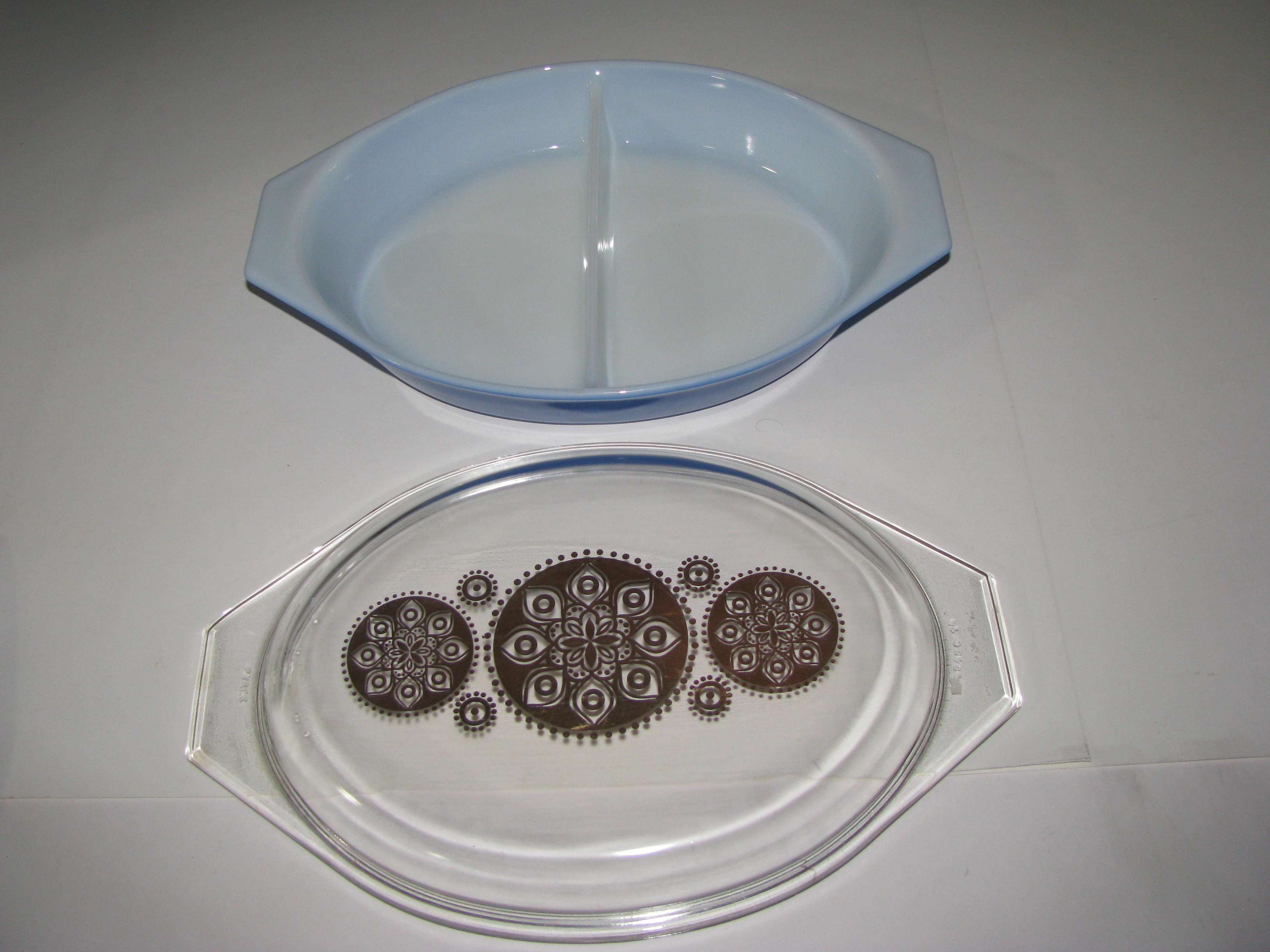 Vintage Pyrex Promo Gold Medallion Divided Dish