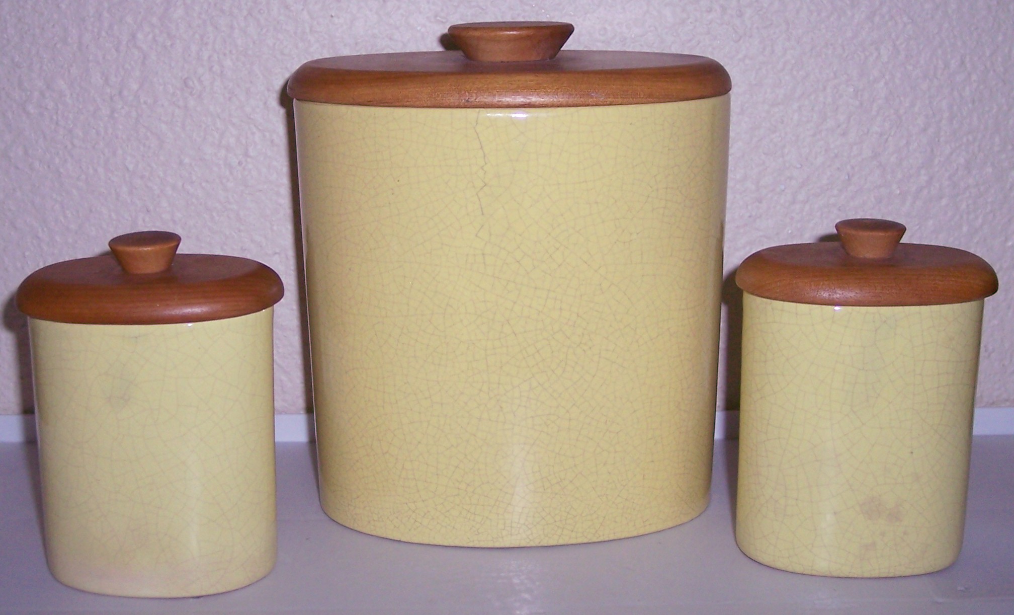 Barbara Willis Pottery Set/3 Decorated Canisters W/Lids