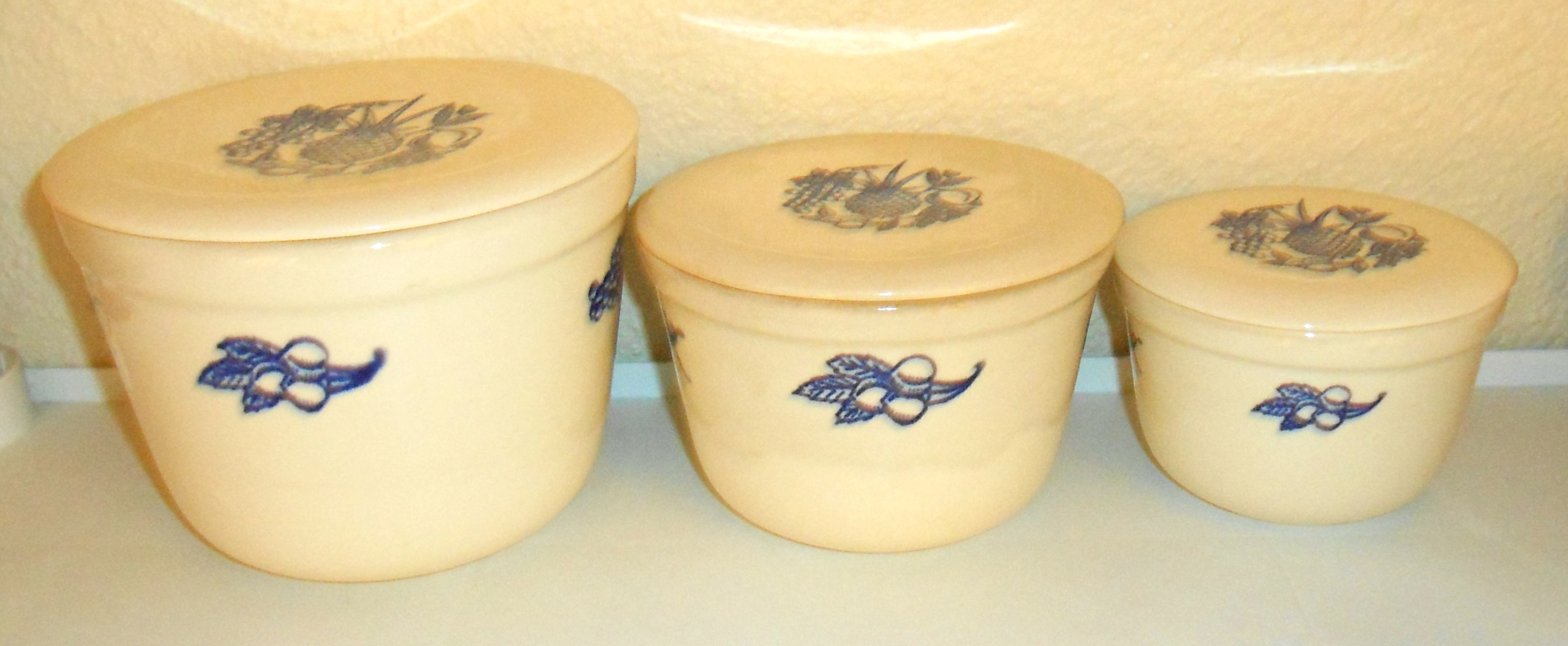 Cambridge China Oxford Pottery Blue Fruit Set/3 Refrige