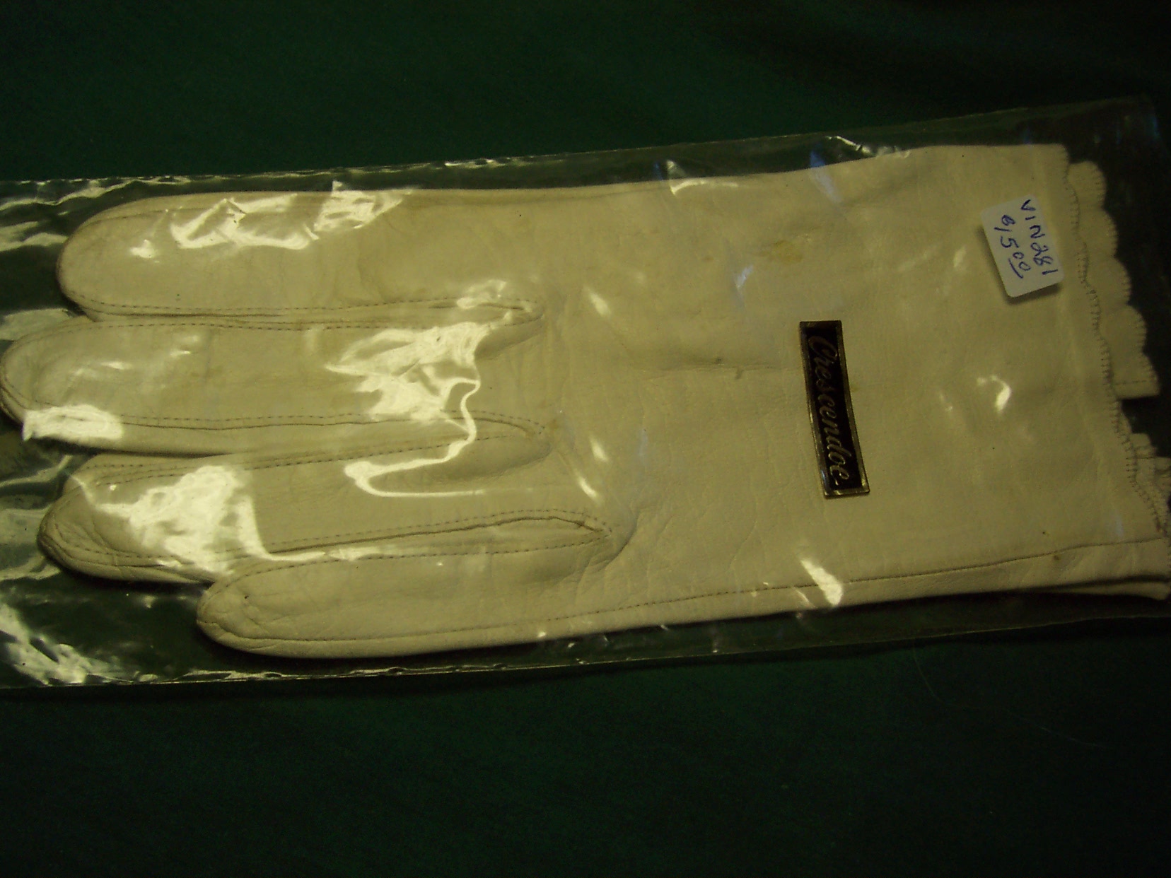 Cresendoe Glove Co White Leather Gloves