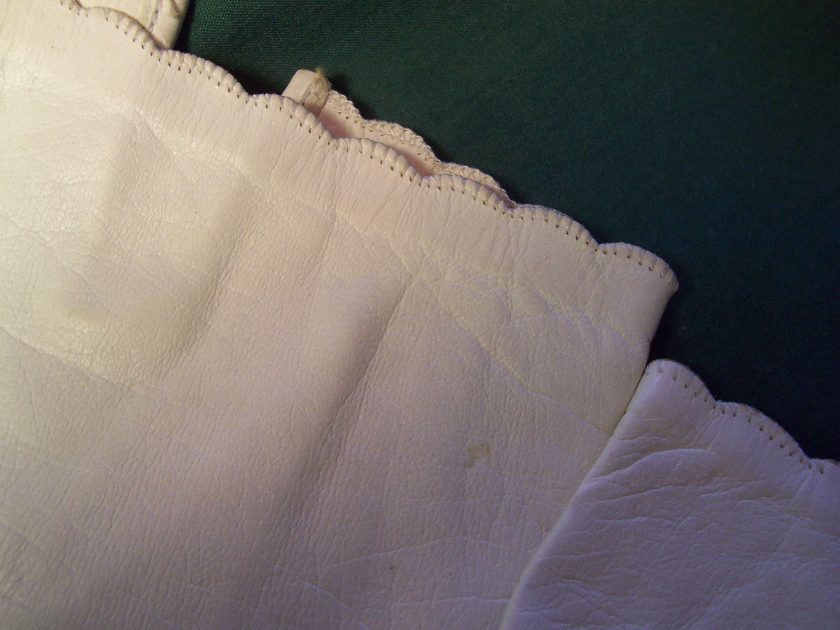 Cresendoe Glove Co White Leather Gloves