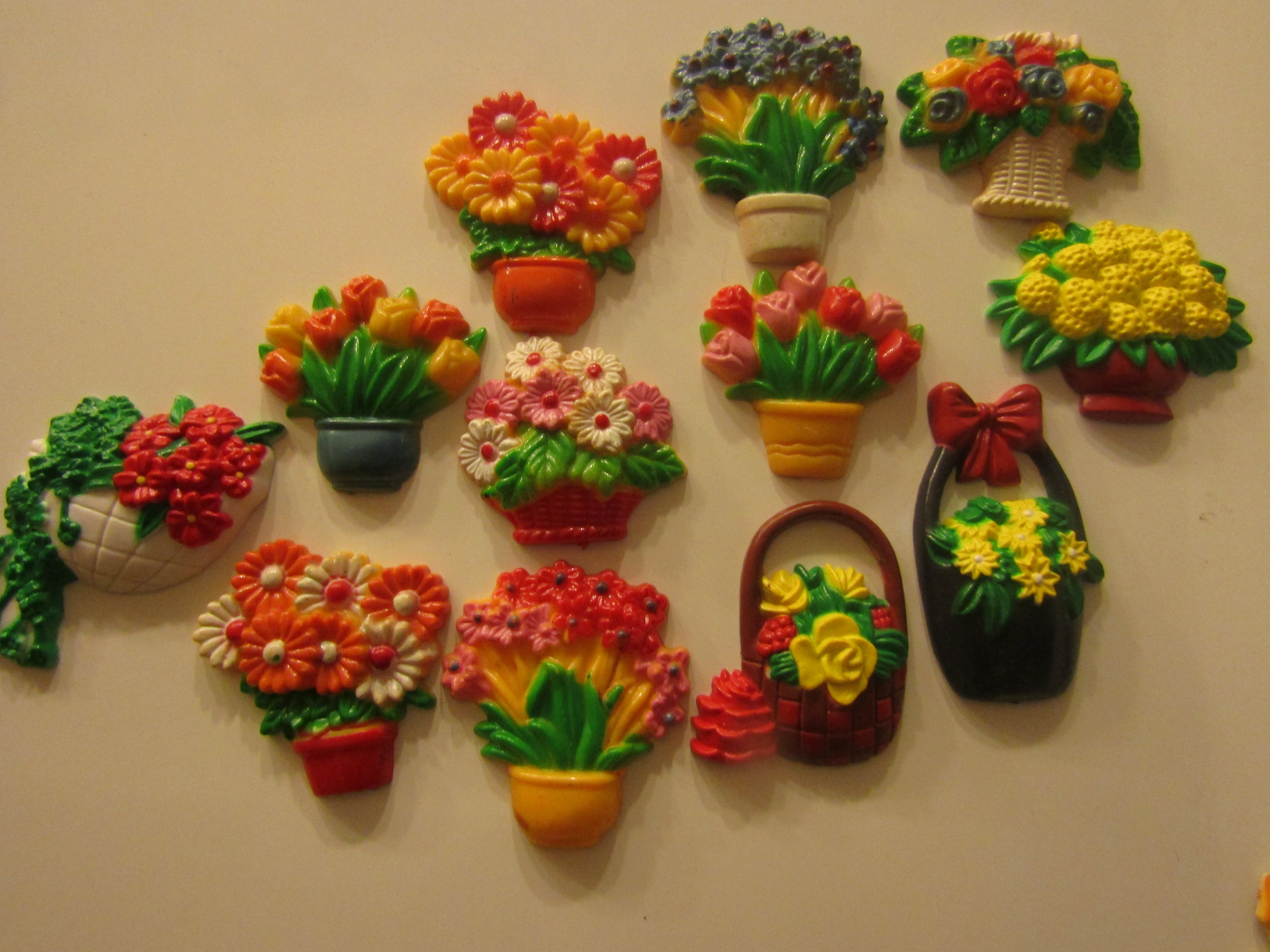 Collectable Plastic Floral Display Magnet Set