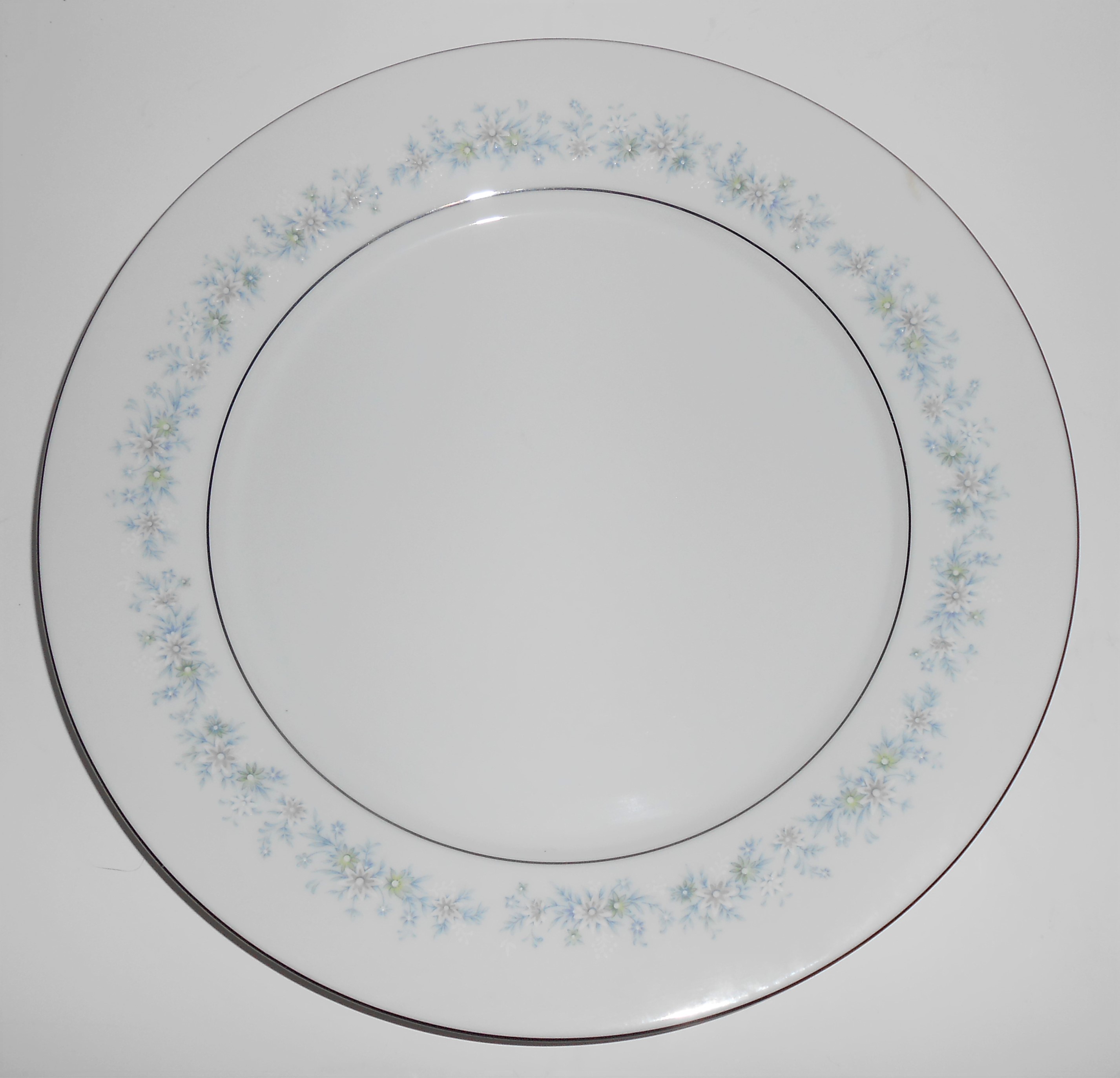 Noritake Porcelain China Marywood w/Platinum Dinner Pl