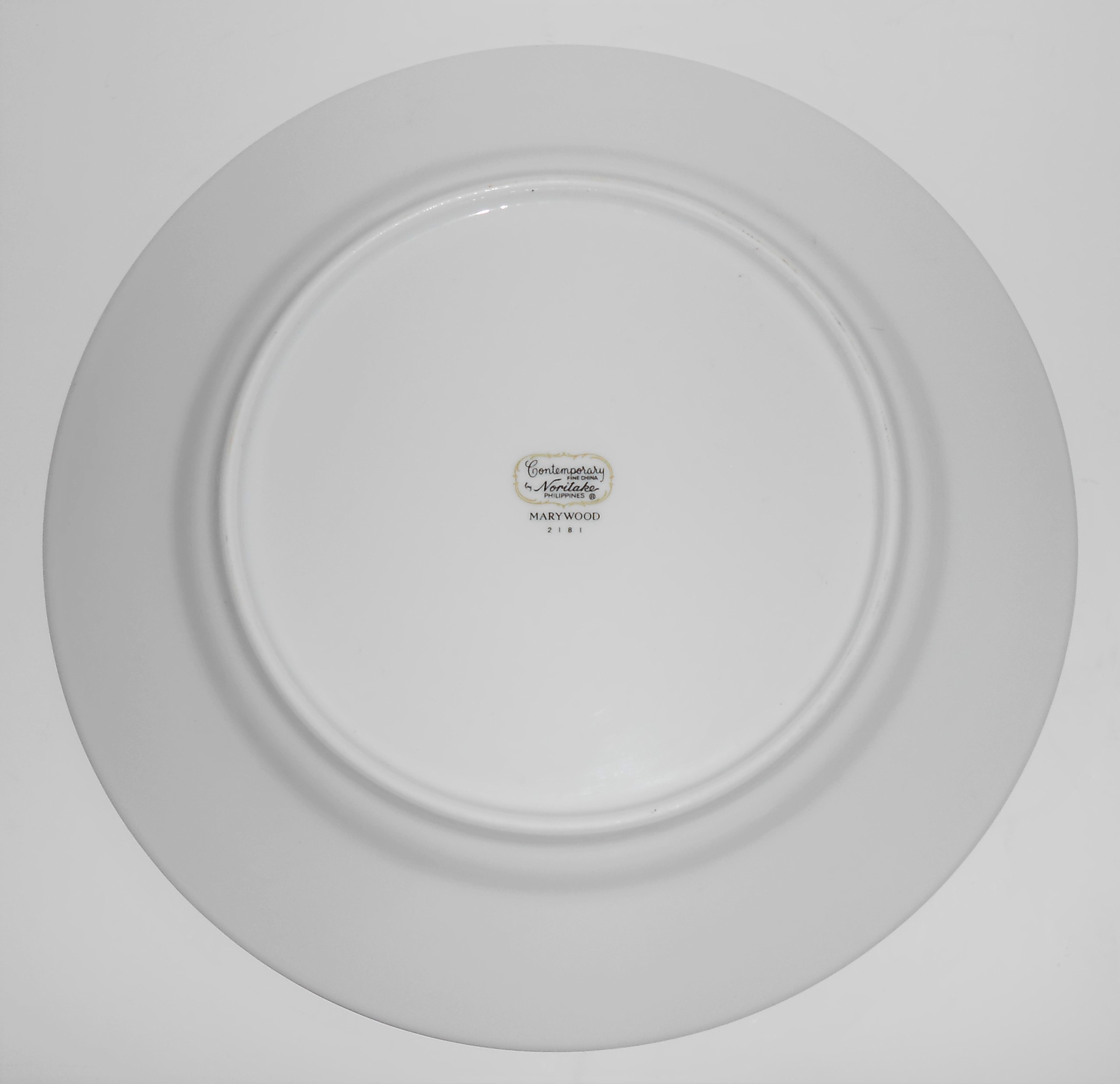 Noritake Porcelain China Marywood w/Platinum Dinner Pl
