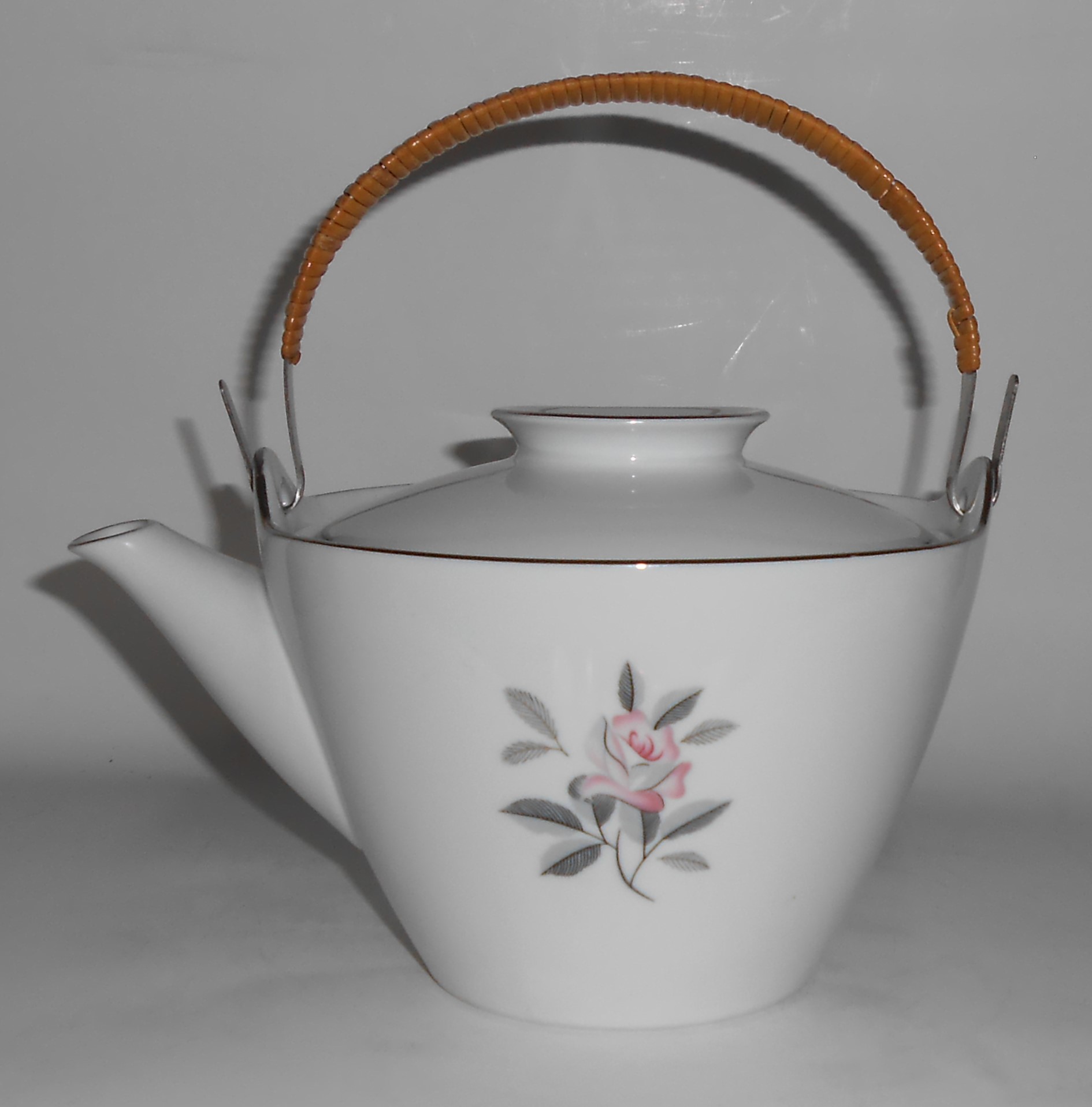 Noritake Porcelain China 5790 Rosales w/Platinum Teapot