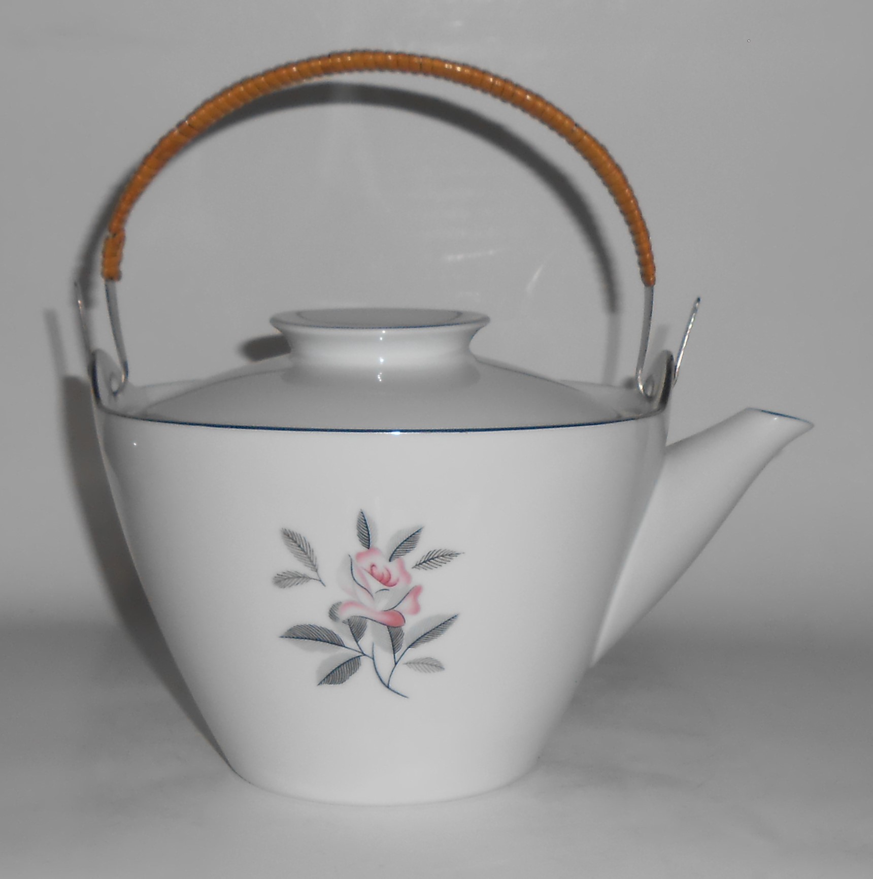 Noritake Porcelain China 5790 Rosales w/Platinum Teapot