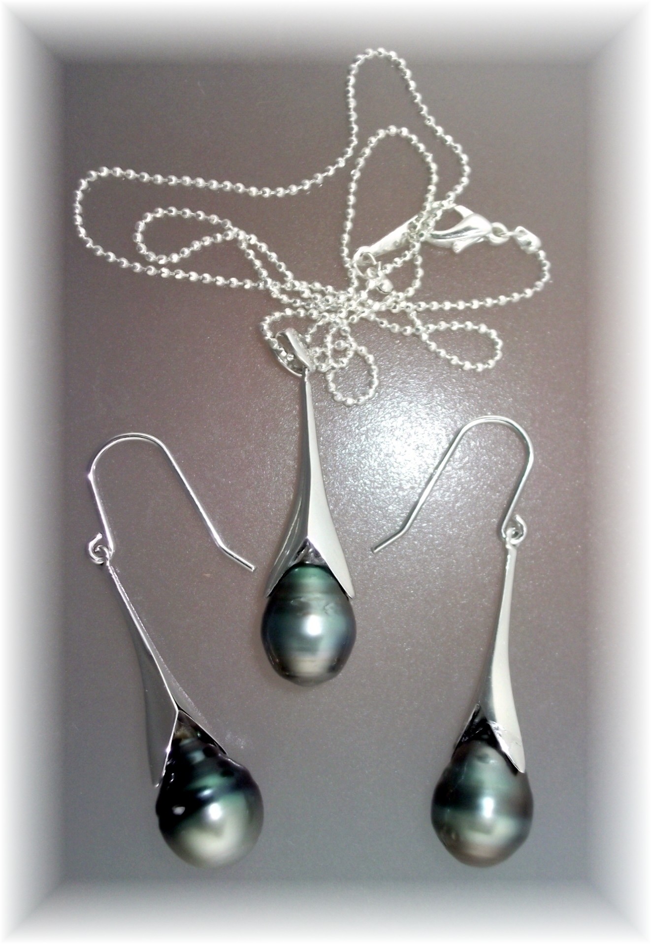 Tahitian Black  Pearl Earrings and Pendant Sterling Sil