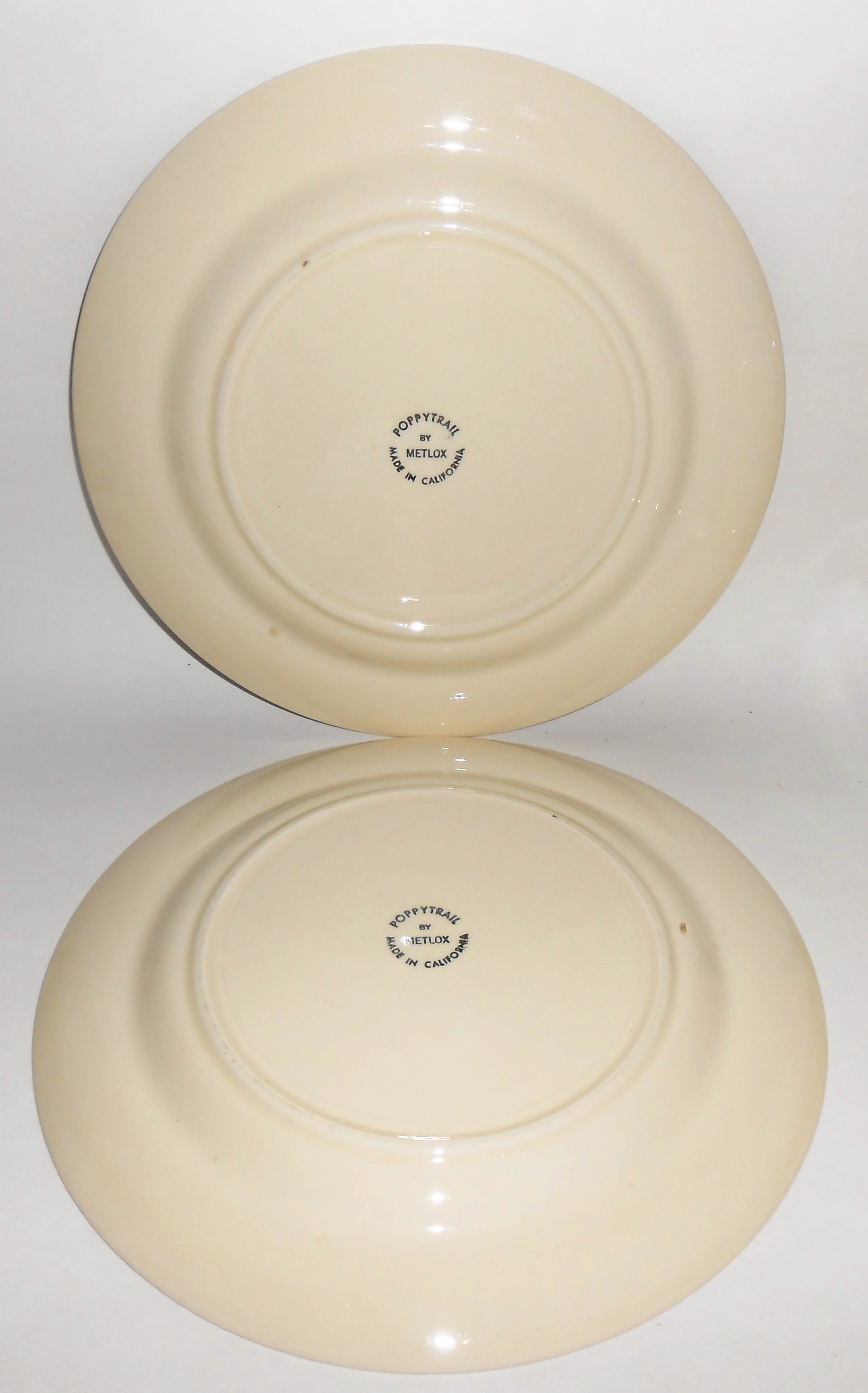 Metlox Pottery Pair Colonial Heritage Dinner Plates!