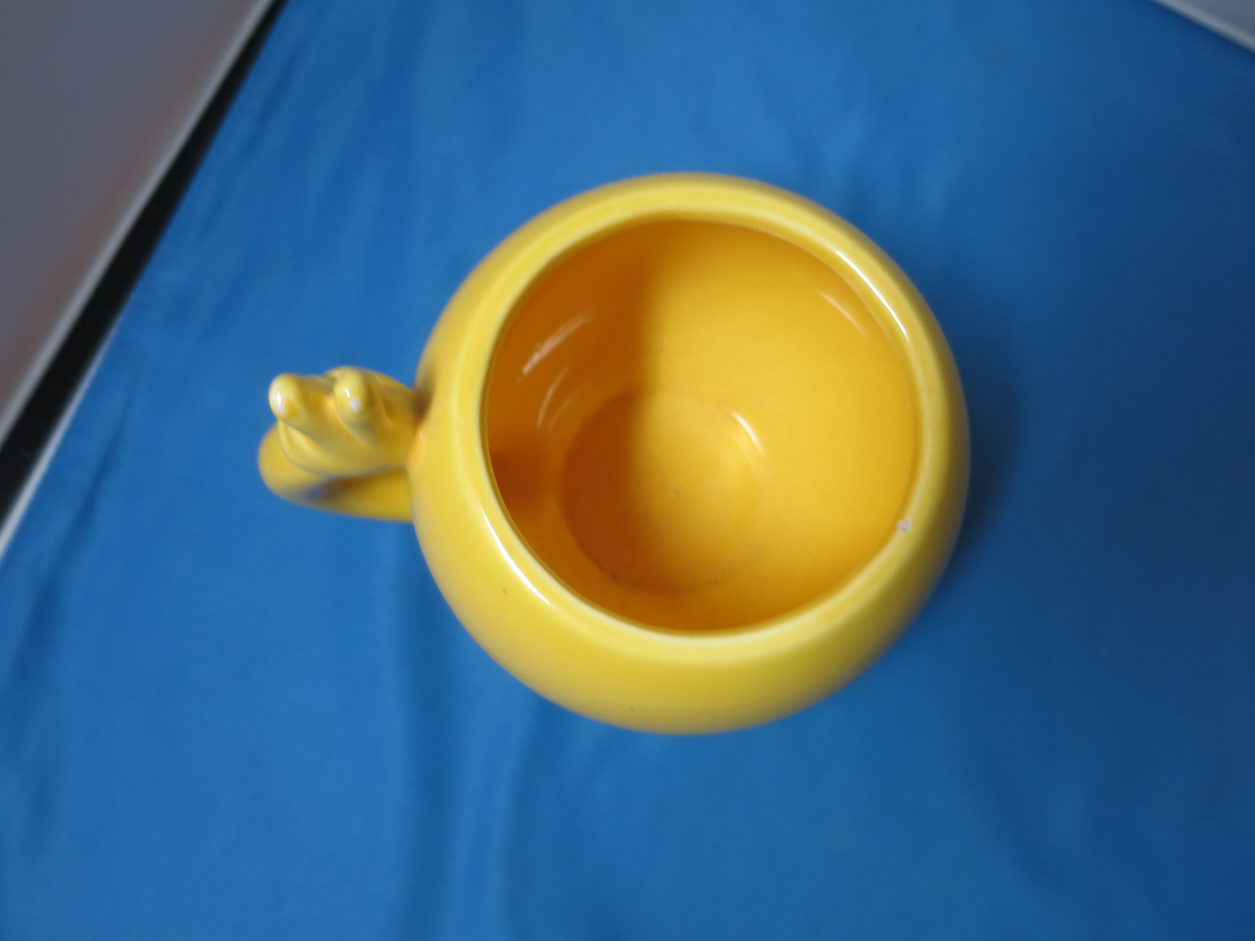 Smiley Face Cup Mug with Peace Fingers Handle