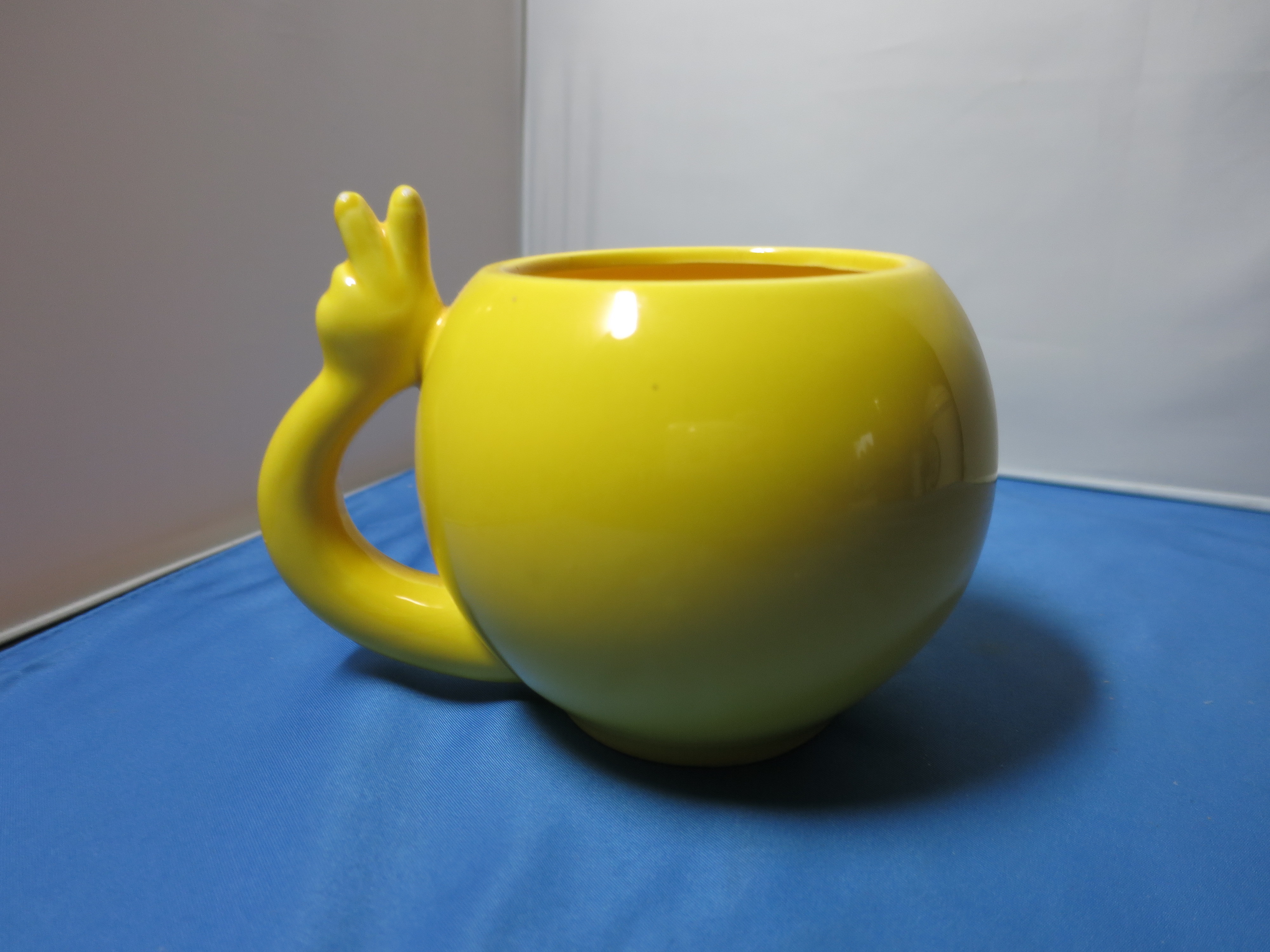 Smiley Face Cup Mug with Peace Fingers Handle