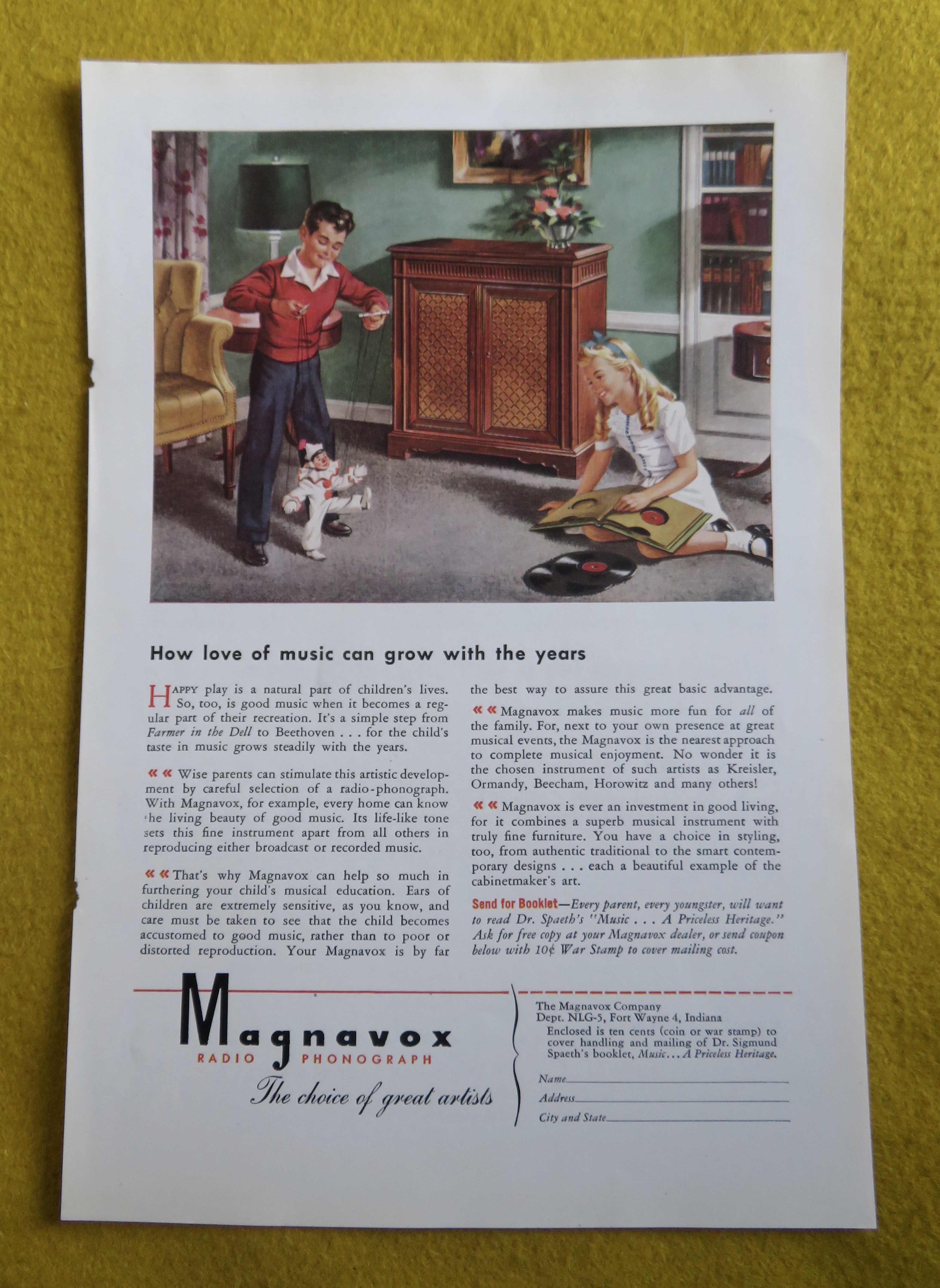 1945 Magnavox Radio Phonograph with Children Playing